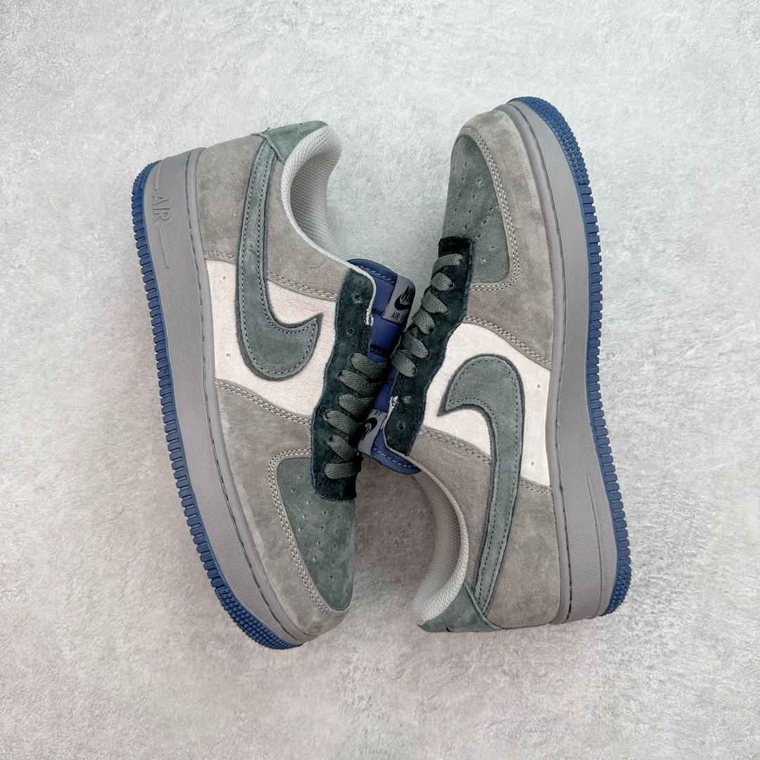 图片[3]-💰120 ＃福利特价‼NK Air Force 1´07 Low 空军一号低帮百搭休闲运动板鞋 FZ0630-001 柔软、弹性十足的缓震性能和出色的中底设计 横跨复古与现代的外型结合 造就出风靡全球 三十多年的Force 1 直到今天还深受青睐 SIZE：36 36.5 37.5 38 38.5 39 40 40.5 41 42 42.5 43 44 44.5 45 编码：Qby1936090-运动鞋