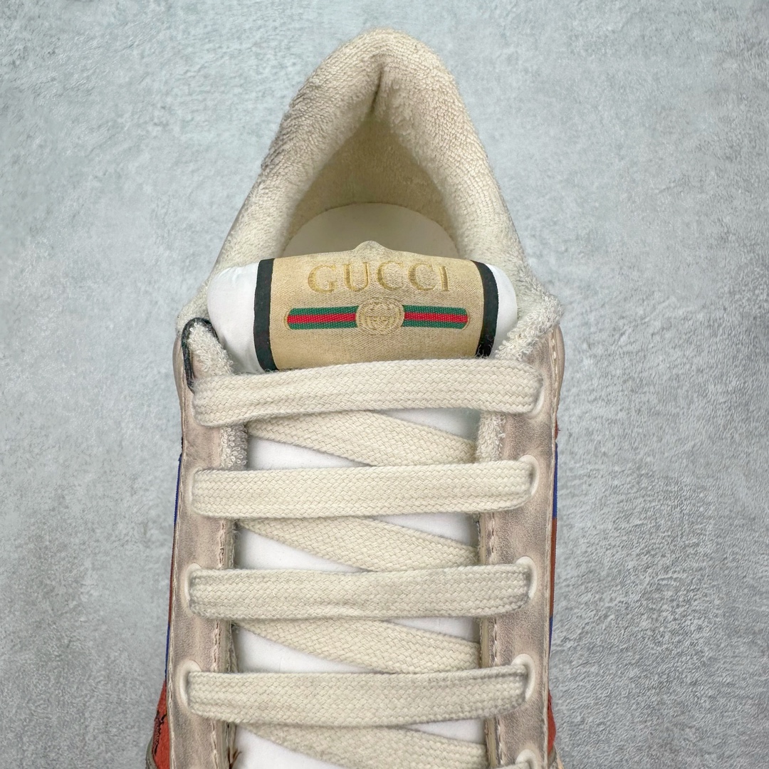 图片[5]-💰320 ＃纯原 Gucci Screener sneaker 古驰双G小脏鞋系列复古怀旧校园风低帮板鞋 全套原楦原纸版原鞋开模 全网最具灵魂的版型 鞋头上翘1.6CM 后跟自然弧度内收 双G珐琅 条纹清晰 原厂五金带3M反光 原装意大利进口里外全皮 纯手工水洗做旧处理 侧面条纹饰带 原厂定制 零串色零起毛 大底防滑网格由里到外大小逐渐递减 原厂数据电绣 清晰立体 多边形闪钻大小一致带光泽 全鞋电脑针车 紧密相连 针距密度一致 环保乳胶注塑鞋垫 厚度脚感还原原版 皮面裁剪部位 统一油边封口工艺 大底组合零偏差 挑战各种艺术家 右脚鞋侧嵌入NFC防伪芯片装置＋鞋盒标二唯码扫描 秒进官网 专柜全套包装 防尘袋 说明书 质保卡 购物袋 Size：35 36 37 38 39 40 41 42 43 44 45 编码：Wby3936090-运动鞋