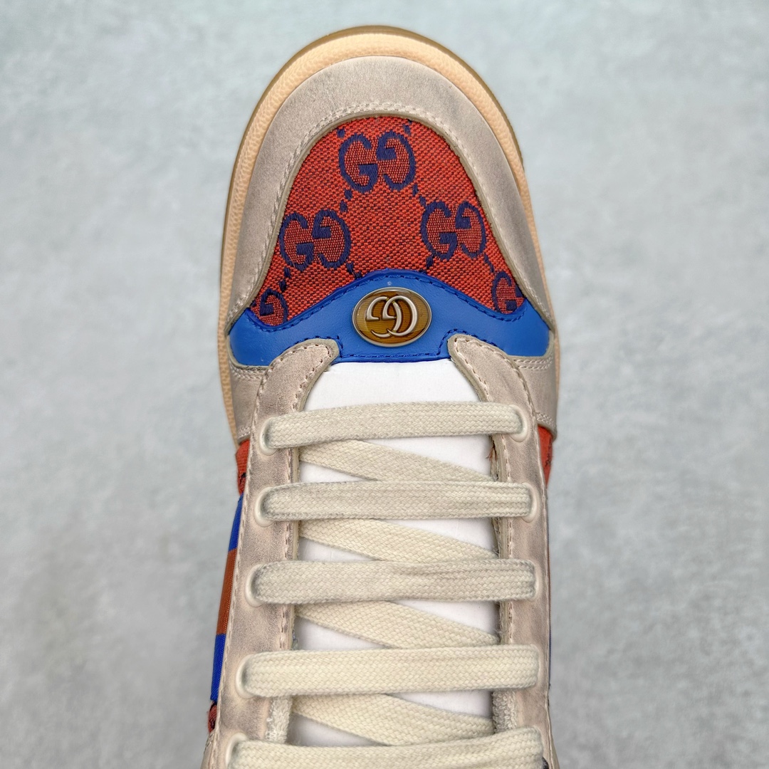 图片[4]-💰320 ＃纯原 Gucci Screener sneaker 古驰双G小脏鞋系列复古怀旧校园风低帮板鞋 全套原楦原纸版原鞋开模 全网最具灵魂的版型 鞋头上翘1.6CM 后跟自然弧度内收 双G珐琅 条纹清晰 原厂五金带3M反光 原装意大利进口里外全皮 纯手工水洗做旧处理 侧面条纹饰带 原厂定制 零串色零起毛 大底防滑网格由里到外大小逐渐递减 原厂数据电绣 清晰立体 多边形闪钻大小一致带光泽 全鞋电脑针车 紧密相连 针距密度一致 环保乳胶注塑鞋垫 厚度脚感还原原版 皮面裁剪部位 统一油边封口工艺 大底组合零偏差 挑战各种艺术家 右脚鞋侧嵌入NFC防伪芯片装置＋鞋盒标二唯码扫描 秒进官网 专柜全套包装 防尘袋 说明书 质保卡 购物袋 Size：35 36 37 38 39 40 41 42 43 44 45 编码：Wby3936090-运动鞋