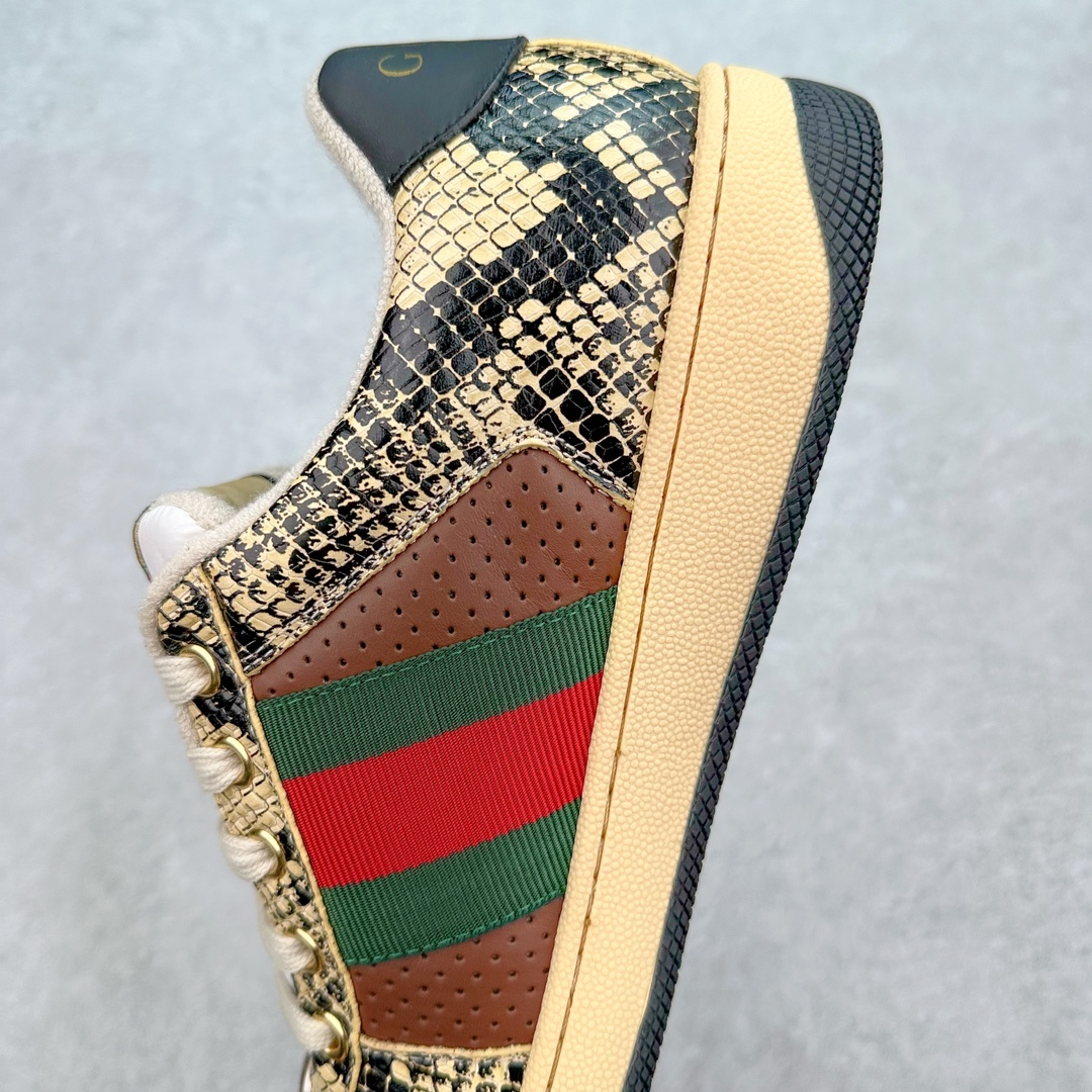 图片[7]-💰320 ＃纯原 Gucci Screener sneaker 古驰双G小脏鞋系列复古怀旧校园风低帮板鞋 全套原楦原纸版原鞋开模 全网最具灵魂的版型 鞋头上翘1.6CM 后跟自然弧度内收 双G珐琅 条纹清晰 原厂五金带3M反光 原装意大利进口里外全皮 纯手工水洗做旧处理 侧面条纹饰带 原厂定制 零串色零起毛 大底防滑网格由里到外大小逐渐递减 原厂数据电绣 清晰立体 多边形闪钻大小一致带光泽 全鞋电脑针车 紧密相连 针距密度一致 环保乳胶注塑鞋垫 厚度脚感还原原版 皮面裁剪部位 统一油边封口工艺 大底组合零偏差 挑战各种艺术家 右脚鞋侧嵌入NFC防伪芯片装置＋鞋盒标二唯码扫描 秒进官网 专柜全套包装 防尘袋 说明书 质保卡 购物袋 Size：35 36 37 38 39 40 41 42 43 44 45 编码：Wby3936090-运动鞋