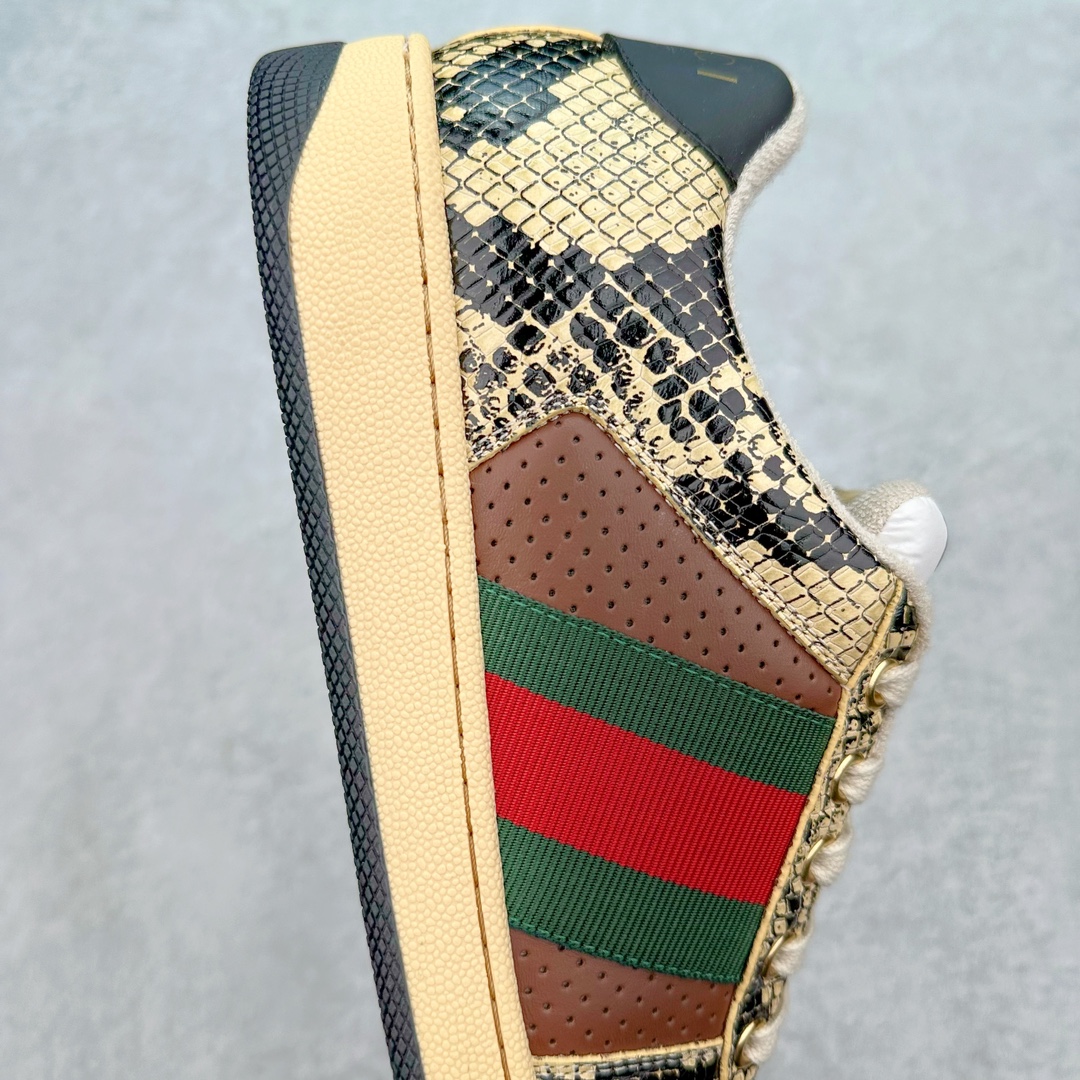 图片[6]-💰320 ＃纯原 Gucci Screener sneaker 古驰双G小脏鞋系列复古怀旧校园风低帮板鞋 全套原楦原纸版原鞋开模 全网最具灵魂的版型 鞋头上翘1.6CM 后跟自然弧度内收 双G珐琅 条纹清晰 原厂五金带3M反光 原装意大利进口里外全皮 纯手工水洗做旧处理 侧面条纹饰带 原厂定制 零串色零起毛 大底防滑网格由里到外大小逐渐递减 原厂数据电绣 清晰立体 多边形闪钻大小一致带光泽 全鞋电脑针车 紧密相连 针距密度一致 环保乳胶注塑鞋垫 厚度脚感还原原版 皮面裁剪部位 统一油边封口工艺 大底组合零偏差 挑战各种艺术家 右脚鞋侧嵌入NFC防伪芯片装置＋鞋盒标二唯码扫描 秒进官网 专柜全套包装 防尘袋 说明书 质保卡 购物袋 Size：35 36 37 38 39 40 41 42 43 44 45 编码：Wby3936090-运动鞋