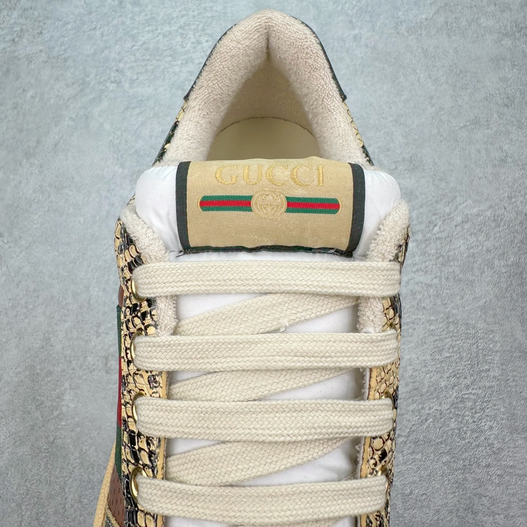 图片[5]-💰320 ＃纯原 Gucci Screener sneaker 古驰双G小脏鞋系列复古怀旧校园风低帮板鞋 全套原楦原纸版原鞋开模 全网最具灵魂的版型 鞋头上翘1.6CM 后跟自然弧度内收 双G珐琅 条纹清晰 原厂五金带3M反光 原装意大利进口里外全皮 纯手工水洗做旧处理 侧面条纹饰带 原厂定制 零串色零起毛 大底防滑网格由里到外大小逐渐递减 原厂数据电绣 清晰立体 多边形闪钻大小一致带光泽 全鞋电脑针车 紧密相连 针距密度一致 环保乳胶注塑鞋垫 厚度脚感还原原版 皮面裁剪部位 统一油边封口工艺 大底组合零偏差 挑战各种艺术家 右脚鞋侧嵌入NFC防伪芯片装置＋鞋盒标二唯码扫描 秒进官网 专柜全套包装 防尘袋 说明书 质保卡 购物袋 Size：35 36 37 38 39 40 41 42 43 44 45 编码：Wby3936090-运动鞋