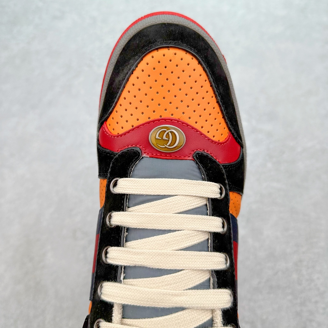 图片[4]-💰320 ＃纯原 Gucci Screener sneaker 古驰双G小脏鞋系列复古怀旧校园风低帮板鞋 全套原楦原纸版原鞋开模 全网最具灵魂的版型 鞋头上翘1.6CM 后跟自然弧度内收 双G珐琅 条纹清晰 原厂五金带3M反光 原装意大利进口里外全皮 纯手工水洗做旧处理 侧面条纹饰带 原厂定制 零串色零起毛 大底防滑网格由里到外大小逐渐递减 原厂数据电绣 清晰立体 多边形闪钻大小一致带光泽 全鞋电脑针车 紧密相连 针距密度一致 环保乳胶注塑鞋垫 厚度脚感还原原版 皮面裁剪部位 统一油边封口工艺 大底组合零偏差 挑战各种艺术家 右脚鞋侧嵌入NFC防伪芯片装置＋鞋盒标二唯码扫描 秒进官网 专柜全套包装 防尘袋 说明书 质保卡 购物袋 Size：35 36 37 38 39 40 41 42 43 44 45 编码：Wby3936090-运动鞋