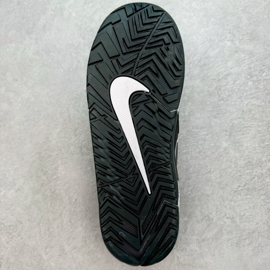 图片[9]-💰230 NIKE JAM 系列舒适时尚防滑耐磨低帮生活休闲鞋 FN0314-003 采用鞋面合成皮革与网眼布设计 以便于运动员在霹雳舞运动中的保护和耐穿 中底设计细节采用翻转SWOOSH设计 使得倒立动作时更显帅气 鞋子中的整体结构下降 有助于提供更好的缓震效果 设计语言来与NIKE 2000年跑跑鞋中汲取的材料组合以及设计语言 鞋子在线条处大量采用反光效果 SIZE：36 36.5 37.5 38 38.5 39 40 40.5 41 42 42.5 43 44 44.5 45 46 编码：Rby3936000-运动鞋