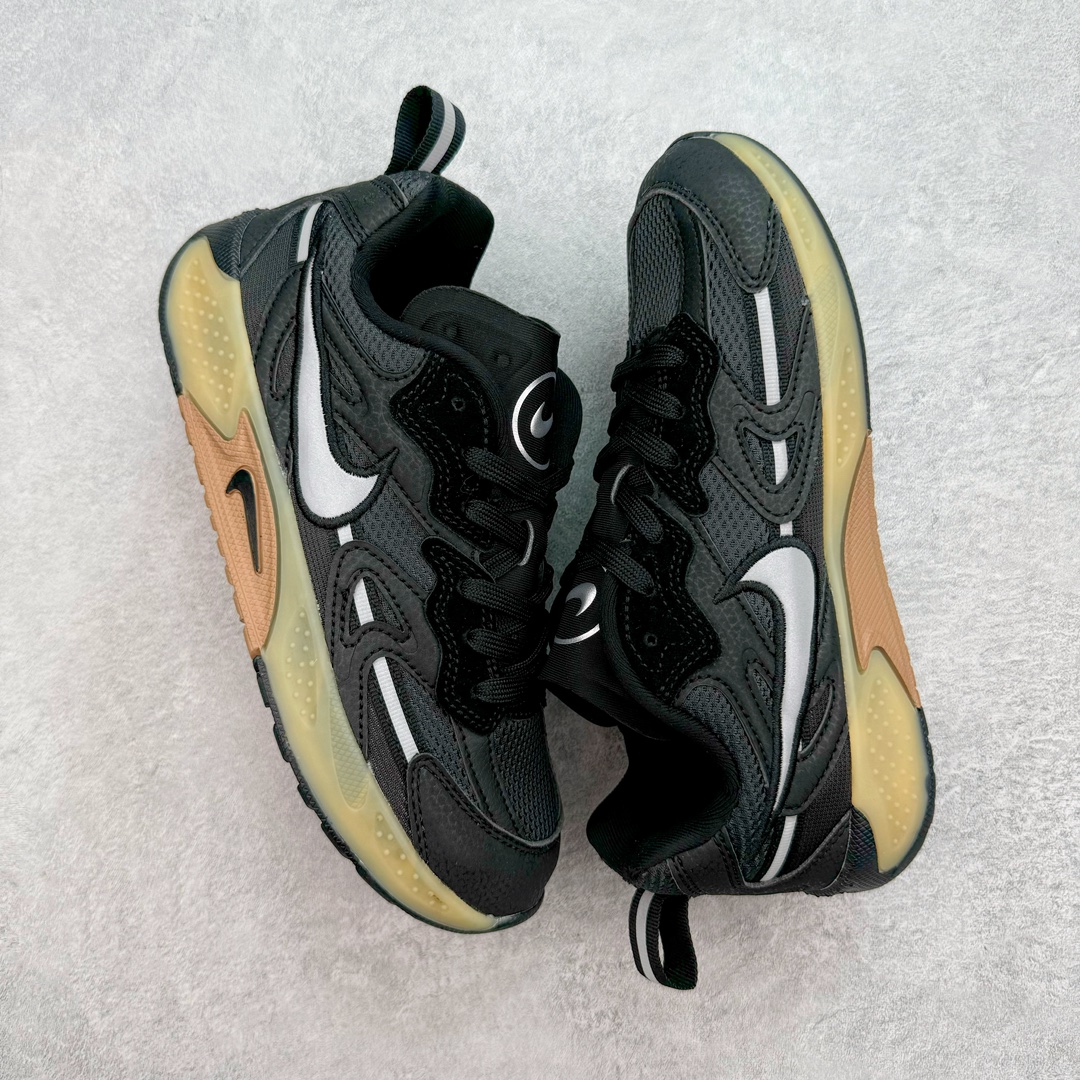 图片[3]-💰230 NIKE JAM 系列舒适时尚防滑耐磨低帮生活休闲鞋 FN0314-002 采用鞋面合成皮革与网眼布设计 以便于运动员在霹雳舞运动中的保护和耐穿 中底设计细节采用翻转SWOOSH设计 使得倒立动作时更显帅气 鞋子中的整体结构下降 有助于提供更好的缓震效果 设计语言来与NIKE 2000年跑跑鞋中汲取的材料组合以及设计语言 鞋子在线条处大量采用反光效果 SIZE：36 36.5 37.5 38 38.5 39 40 40.5 41 42 42.5 43 44 44.5 45 46 编码：Rby3936000-运动鞋