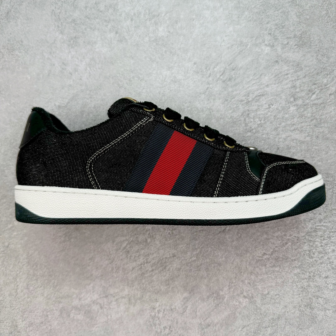 💰320 ＃纯原 Gucci Screener sneaker 古驰双G小脏鞋系列复古怀旧校园风低帮板鞋 全套原楦原纸版原鞋开模 全网最具灵魂的版型 鞋头上翘1.6CM 后跟自然弧度内收 双G珐琅 条纹清晰 原厂五金带3M反光 原装意大利进口里外全皮 纯手工水洗做旧处理 侧面条纹饰带 原厂定制 零串色零起毛 大底防滑网格由里到外大小逐渐递减 原厂数据电绣 清晰立体 多边形闪钻大小一致带光泽 全鞋电脑针车 紧密相连 针距密度一致 环保乳胶注塑鞋垫 厚度脚感还原原版 皮面裁剪部位 统一油边封口工艺 大底组合零偏差 挑战各种艺术家 右脚鞋侧嵌入NFC防伪芯片装置＋鞋盒标二唯码扫描 秒进官网 专柜全套包装 防尘袋 说明书 质保卡 购物袋 Size：35 36 37 38 39 40 41 42 43 44 45 编码：Wby3936090-运动鞋