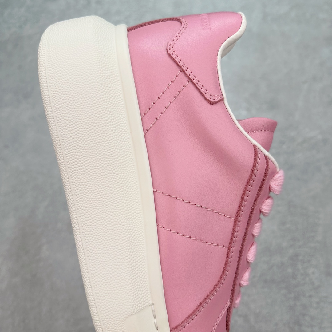 图片[6]-＃纯原 Alexander McQueen/亚历山大麦昆经典松糕鞋厚底增高小白鞋 增高效果7CM 最经典简约百搭的小白鞋没有之一 官方2023版最新细节 意大利进口原厂开边珠抗裂头层牛皮 表层面皮带凸起不规则小漆点 升级进口牛皮内里加PU鞋垫 区别市面旧版国产丝光绸鞋面加小羊皮内里 成本单价回弹度性耐磨性不在一个级别 E厂钢印烫金中底版细节 注意此代工厂出品没有带固特异钉子 最完美的增高百搭小白鞋 全套原版包装 配件齐全 官方一致 凹凸定制正品原盒包装 定制蓝色得物纸盒外包装加固 尺码：35 36 37 38 39 40 41 42 43 44 45-选品中心