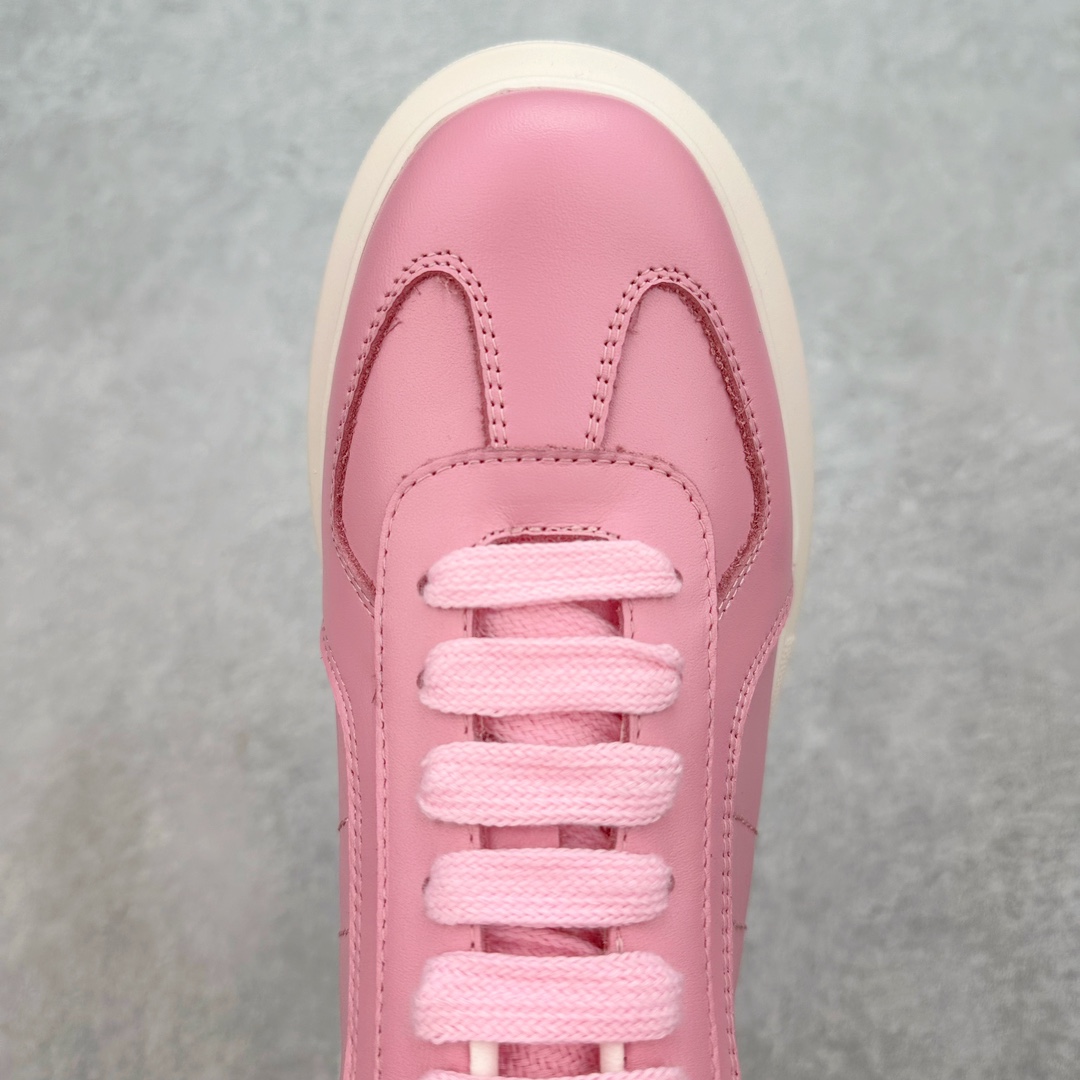 图片[4]-＃纯原 Alexander McQueen/亚历山大麦昆经典松糕鞋厚底增高小白鞋 增高效果7CM 最经典简约百搭的小白鞋没有之一 官方2023版最新细节 意大利进口原厂开边珠抗裂头层牛皮 表层面皮带凸起不规则小漆点 升级进口牛皮内里加PU鞋垫 区别市面旧版国产丝光绸鞋面加小羊皮内里 成本单价回弹度性耐磨性不在一个级别 E厂钢印烫金中底版细节 注意此代工厂出品没有带固特异钉子 最完美的增高百搭小白鞋 全套原版包装 配件齐全 官方一致 凹凸定制正品原盒包装 定制蓝色得物纸盒外包装加固 尺码：35 36 37 38 39 40 41 42 43 44 45-选品中心