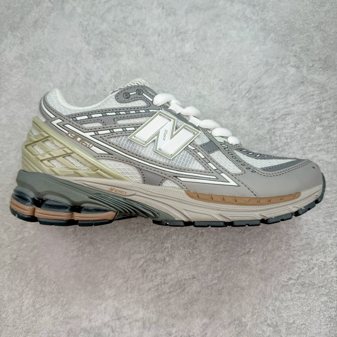 New Balance M1906R NB新百伦系列复古老爹风休闲运动慢跑鞋 采用轻质牛剖革拼接透气网眼衬垫织物鞋面材质 T-Beam大底提供足步弓支撑 保持步态稳定#后跟搭载外露缓震胶 鞋身整体以各种深浅不一的灰色覆盖 鞋头以淡蓝色调装饰，网眼衬垫通过不规律的色块实现做旧的美感 泛黄的鞋底更是进一步增添了复古气息 尺码：36 37 37.5 38 38.5 39.5 40 40.5 41.5 42 42.5 43 44 45-选品中心