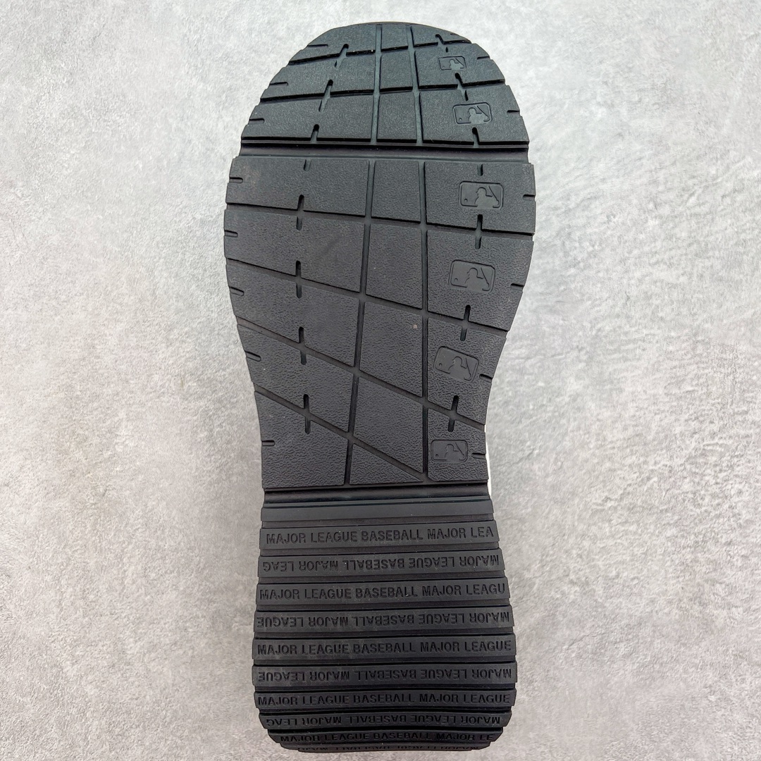 图片[9]-＃DT纯原 MLB Chunky Runner 2024S 复古印花老爹鞋系列低帮轻量增高厚底百搭休闲运动慢跑鞋 Korea韩国联名NY美国榄球纽约洋基队限定 韩国代购专供 全套原楦原纸板原厂数据开发 正确中底拉帮中底网布细节 平台代购专供 左脚内置芯片 韩国代购吊牌标贴 独家一比一RB+MD组合大底 高频后跟小人Logo精准对位立体饱满 正确网布加超迁鞋面 转印中底走线紧密 转印Logo工艺表层防刮不掉色 尺码：35 36 36.5 37.5 38 38.5 39 40 40.5 41 42 42.5 43 44 45-选品中心