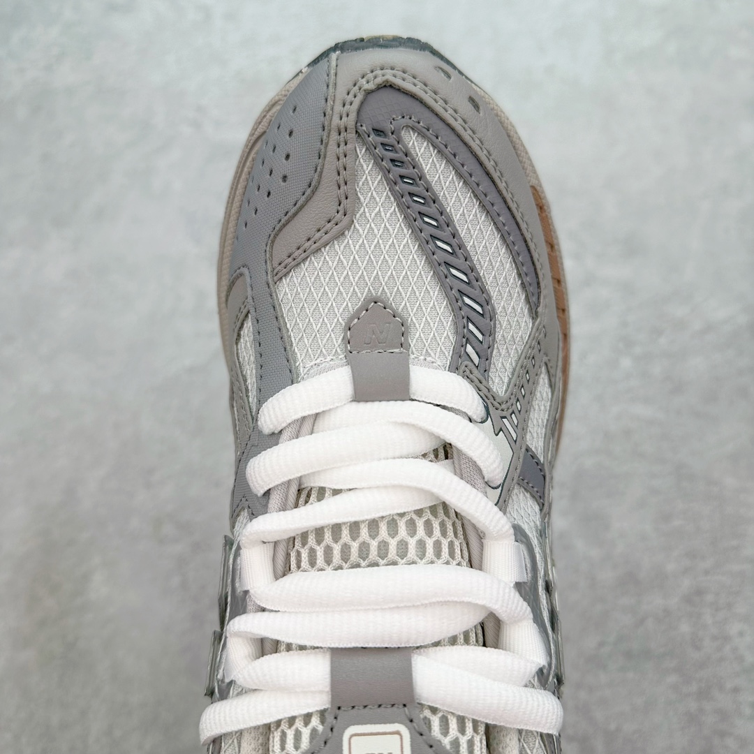 图片[4]-New Balance M1906R NB新百伦系列复古老爹风休闲运动慢跑鞋 采用轻质牛剖革拼接透气网眼衬垫织物鞋面材质 T-Beam大底提供足步弓支撑 保持步态稳定#后跟搭载外露缓震胶 鞋身整体以各种深浅不一的灰色覆盖 鞋头以淡蓝色调装饰，网眼衬垫通过不规律的色块实现做旧的美感 泛黄的鞋底更是进一步增添了复古气息 尺码：36 37 37.5 38 38.5 39.5 40 40.5 41.5 42 42.5 43 44 45-选品中心