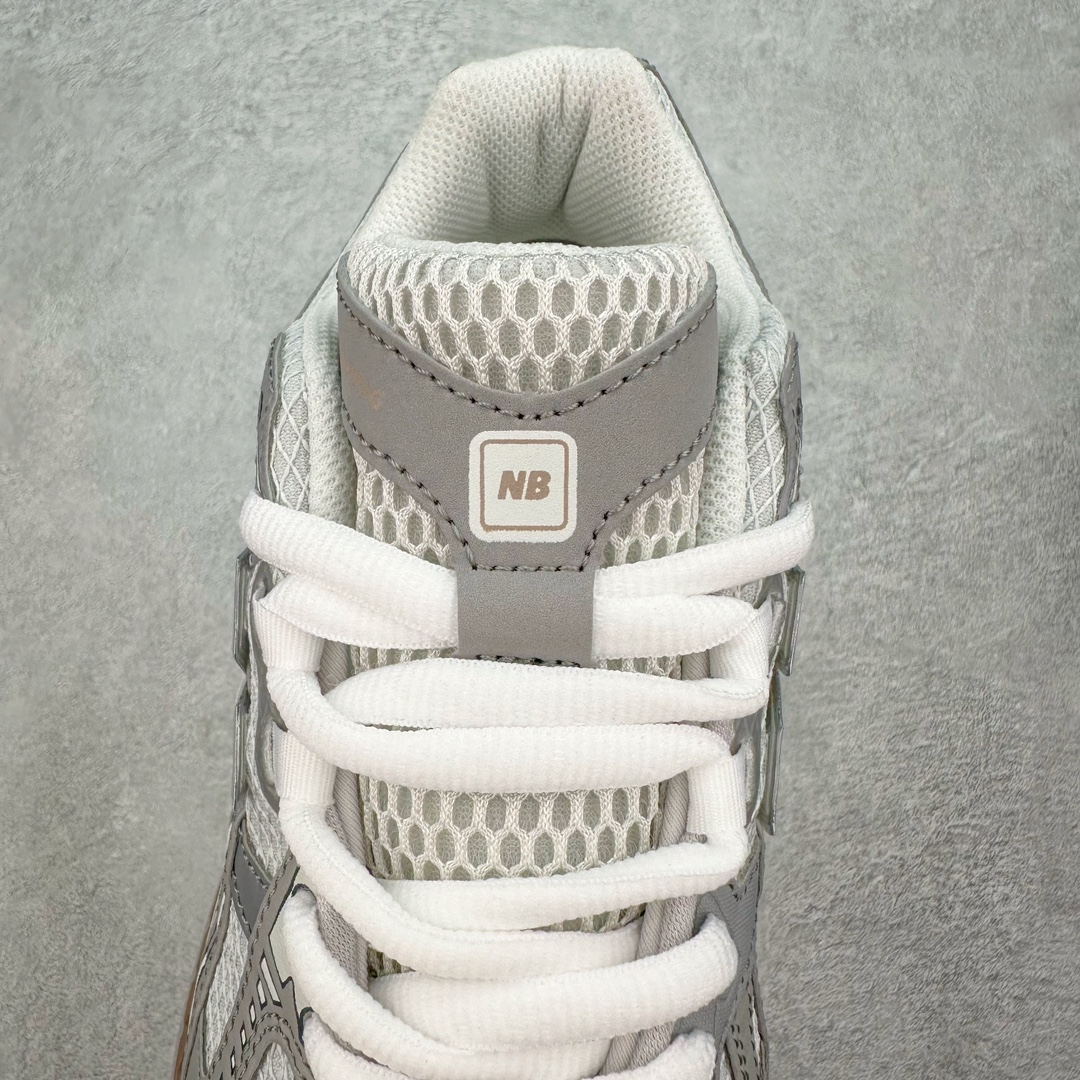 图片[5]-New Balance M1906R NB新百伦系列复古老爹风休闲运动慢跑鞋 采用轻质牛剖革拼接透气网眼衬垫织物鞋面材质 T-Beam大底提供足步弓支撑 保持步态稳定#后跟搭载外露缓震胶 鞋身整体以各种深浅不一的灰色覆盖 鞋头以淡蓝色调装饰，网眼衬垫通过不规律的色块实现做旧的美感 泛黄的鞋底更是进一步增添了复古气息 尺码：36 37 37.5 38 38.5 39.5 40 40.5 41.5 42 42.5 43 44 45-选品中心