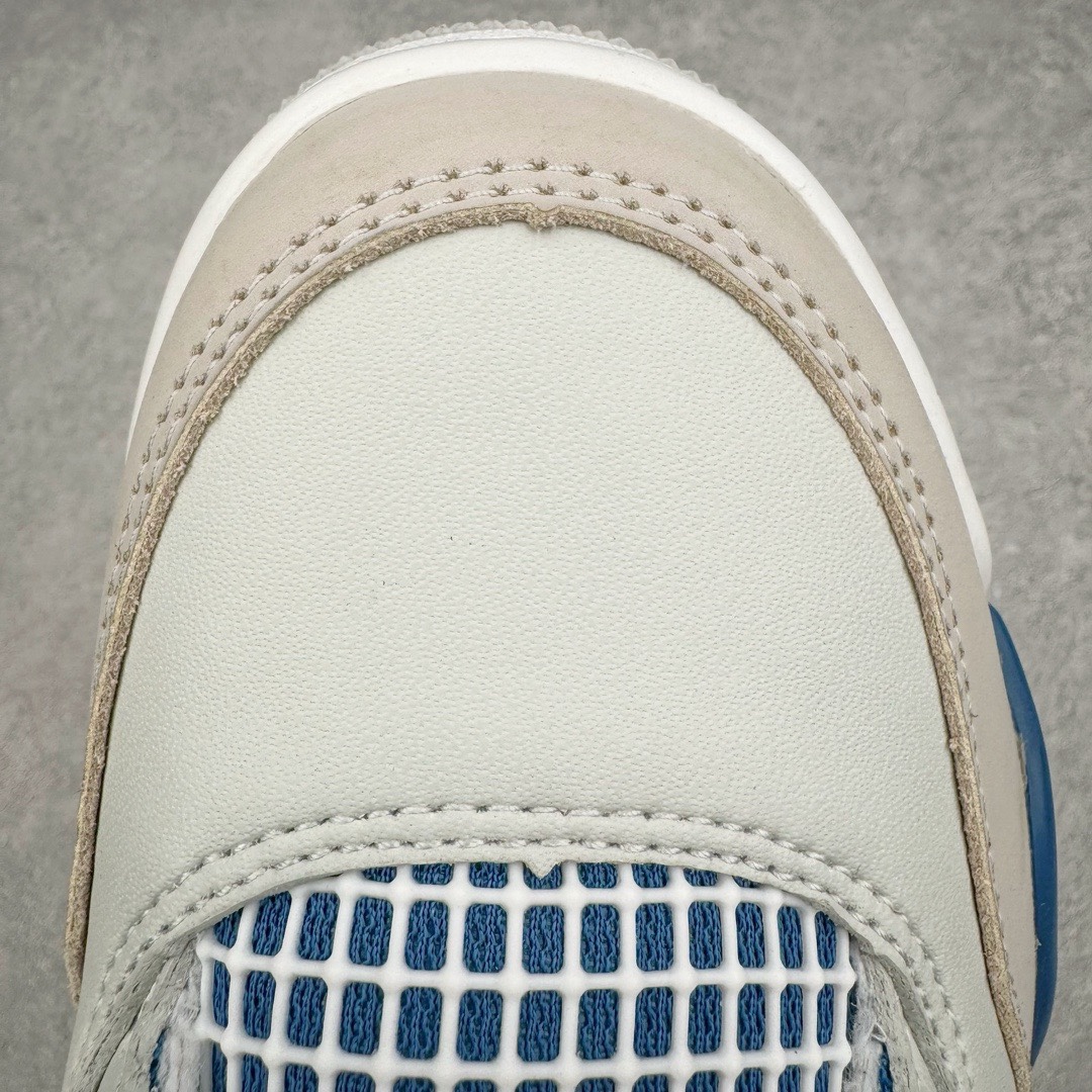 图片[10]-＃KZ神版 Air Jordan AJ4 Retro \\\”Military Blue\\\” 白蓝2024 FV5029-141 独家外贸特供尺码含 45.5 49.5 50.5 国内外口碑最好最推荐的产品 市场中端王者 亲自操刀耗时半年巨作 全套原纸板楦头开发 确保原汁原味 完美呈现四代版型 一比一鞋头弧度高度鞋身弧度 此版本只针对中端市场 皮料材质有所更替 其他数据细节工艺流程均保持一致 绝不口嗨 细节品控鞋型随意秒杀市面3XX 4XX 原厂TPU网格鞋带扣 正确内里网布 菱角分明不变形无多余毛边 柔软性质感一致于原鞋 市场唯一原厂鞋扣模具 背面可见隐藏注塑口 原厂织唛标 原厂飞人电绣工艺 尾指中部跳三针 独家绑鞋带手法 印刷中底布 四线拉帮 米色美纹纸贴合固定 进口港宝加持 后跟自然饱满 全鞋荧光划线卡点 追求极致完美 每一双都是工艺品 多重QC质检 超越公司货的品控标准 实实在在的免检产品 尺码：40 40.5 41 42 42.5 43 44 44.5 45 45.5 46 47.5 48.5 49.5 50.5-选品中心