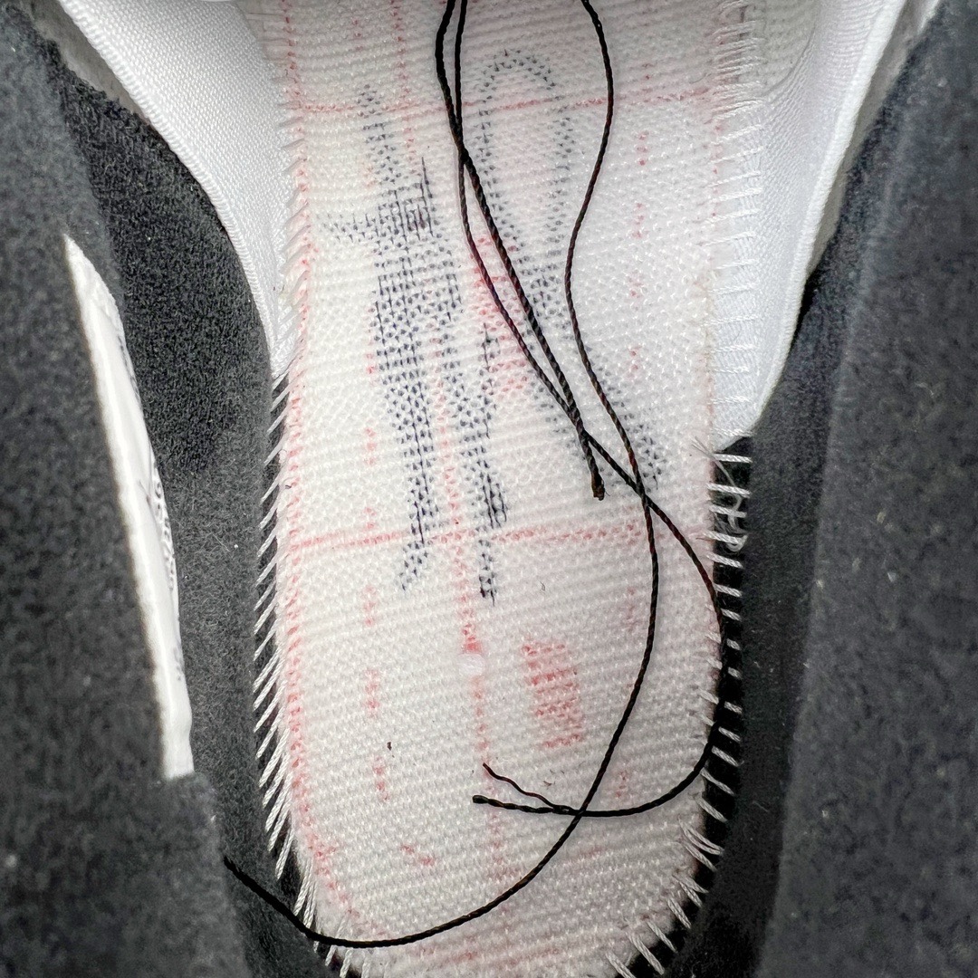 图片[18]-＃KZ神版福利回馈 Air Jordan AJ4 Retro PSG 大巴黎白紫 CZ5624-100 独家外贸特供尺码含 45.5 49.5 50.5 国内外口碑最好最推荐的产品 市场中端王者 亲自操刀耗时半年巨作 全套原纸板楦头开发 确保原汁原味 完美呈现四代版型 一比一鞋头弧度高度鞋身弧度 此版本只针对中端市场 皮料材质有所更替 其他数据细节工艺流程均保持一致 绝不口嗨 细节品控鞋型随意秒杀市面3XX 4XX 原厂TPU网格鞋带扣 正确内里网布 菱角分明不变形无多余毛边 柔软性质感一致于原鞋 市场唯一原厂鞋扣模具 背面可见隐藏注塑口 原厂织唛标 原厂飞人电绣工艺 尾指中部跳三针 独家绑鞋带手法 印刷中底布 四线拉帮 米色美纹纸贴合固定 进口港宝加持 后跟自然饱满 全鞋荧光划线卡点 追求极致完美 每一双都是工艺品 多重QC质检 超越公司货的品控标准 实实在在的免检产品 尺码：40 40.5 41 42 42.5 43 44 44.5 45 45.5 46 47.5 48.5 49.5 50.5-选品中心