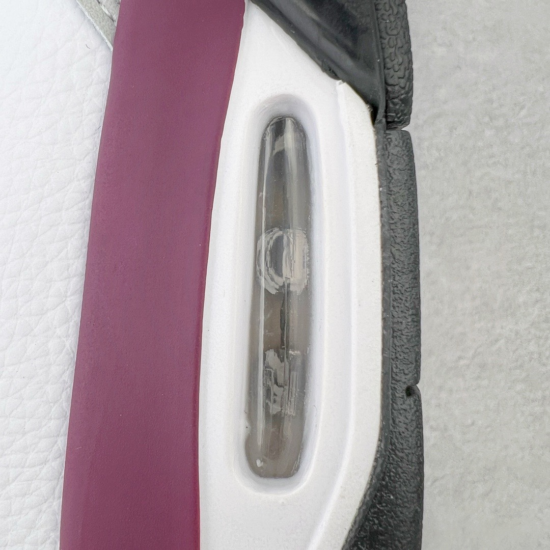 图片[16]-＃KZ神版福利回馈 Air Jordan AJ4 Retro PSG 大巴黎白紫 CZ5624-100 独家外贸特供尺码含 45.5 49.5 50.5 国内外口碑最好最推荐的产品 市场中端王者 亲自操刀耗时半年巨作 全套原纸板楦头开发 确保原汁原味 完美呈现四代版型 一比一鞋头弧度高度鞋身弧度 此版本只针对中端市场 皮料材质有所更替 其他数据细节工艺流程均保持一致 绝不口嗨 细节品控鞋型随意秒杀市面3XX 4XX 原厂TPU网格鞋带扣 正确内里网布 菱角分明不变形无多余毛边 柔软性质感一致于原鞋 市场唯一原厂鞋扣模具 背面可见隐藏注塑口 原厂织唛标 原厂飞人电绣工艺 尾指中部跳三针 独家绑鞋带手法 印刷中底布 四线拉帮 米色美纹纸贴合固定 进口港宝加持 后跟自然饱满 全鞋荧光划线卡点 追求极致完美 每一双都是工艺品 多重QC质检 超越公司货的品控标准 实实在在的免检产品 尺码：40 40.5 41 42 42.5 43 44 44.5 45 45.5 46 47.5 48.5 49.5 50.5-选品中心