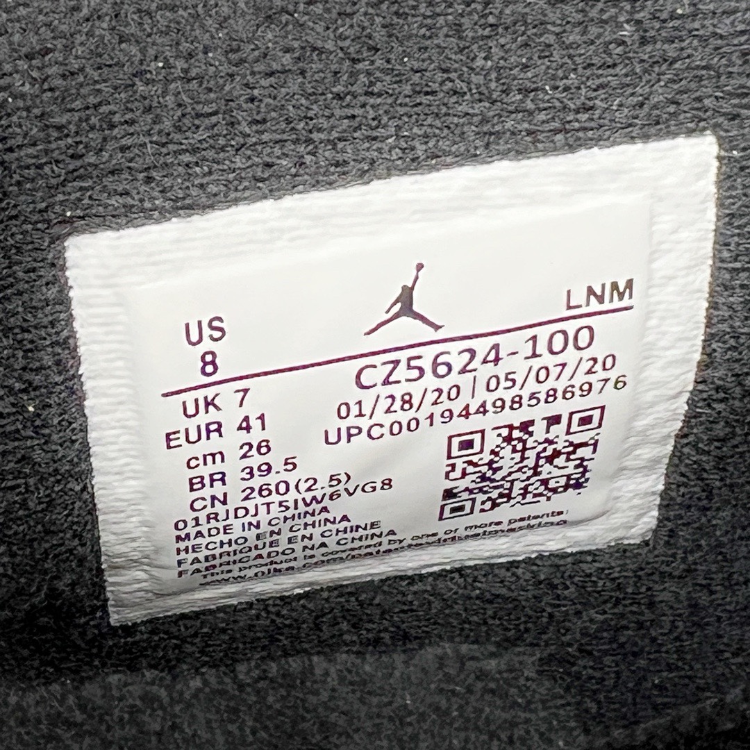 图片[19]-＃KZ神版福利回馈 Air Jordan AJ4 Retro PSG 大巴黎白紫 CZ5624-100 独家外贸特供尺码含 45.5 49.5 50.5 国内外口碑最好最推荐的产品 市场中端王者 亲自操刀耗时半年巨作 全套原纸板楦头开发 确保原汁原味 完美呈现四代版型 一比一鞋头弧度高度鞋身弧度 此版本只针对中端市场 皮料材质有所更替 其他数据细节工艺流程均保持一致 绝不口嗨 细节品控鞋型随意秒杀市面3XX 4XX 原厂TPU网格鞋带扣 正确内里网布 菱角分明不变形无多余毛边 柔软性质感一致于原鞋 市场唯一原厂鞋扣模具 背面可见隐藏注塑口 原厂织唛标 原厂飞人电绣工艺 尾指中部跳三针 独家绑鞋带手法 印刷中底布 四线拉帮 米色美纹纸贴合固定 进口港宝加持 后跟自然饱满 全鞋荧光划线卡点 追求极致完美 每一双都是工艺品 多重QC质检 超越公司货的品控标准 实实在在的免检产品 尺码：40 40.5 41 42 42.5 43 44 44.5 45 45.5 46 47.5 48.5 49.5 50.5-选品中心