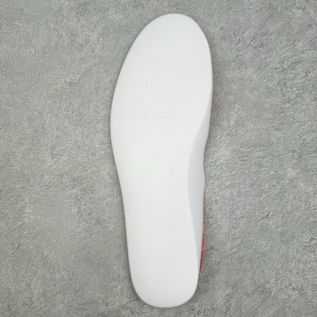 图片[18]-＃KZ神版福利回馈 Air Jordan AJ4 Retro 白红 CT8527-112 独家外贸特供尺码含 45.5 49.5 50.5 注意49.5 50.5码价格贵50元 国内外口碑最好最推荐的产品 市场中端王者 亲自操刀耗时半年巨作 全套原纸板楦头开发 确保原汁原味 完美呈现四代版型 一比一鞋头弧度高度鞋身弧度 此版本只针对中端市场 皮料材质有所更替 其他数据细节工艺流程均保持一致 绝不口嗨 细节品控鞋型随意秒杀市面3XX 4XX 原厂TPU网格鞋带扣 正确内里网布 菱角分明不变形无多余毛边 柔软性质感一致于原鞋 市场唯一原厂鞋扣模具 背面可见隐藏注塑口 原厂织唛标 原厂飞人电绣工艺 尾指中部跳三针 独家绑鞋带手法 印刷中底布 四线拉帮 米色美纹纸贴合固定 进口港宝加持 后跟自然饱满 全鞋荧光划线卡点 追求极致完美 每一双都是工艺品 多重QC质检 超越公司货的品控标准 实实在在的免检产品 尺码：40 40.5 41 42 42.5 43 44 44.5 45 45.5 46 47.5 48.5 49.5 50.5-选品中心