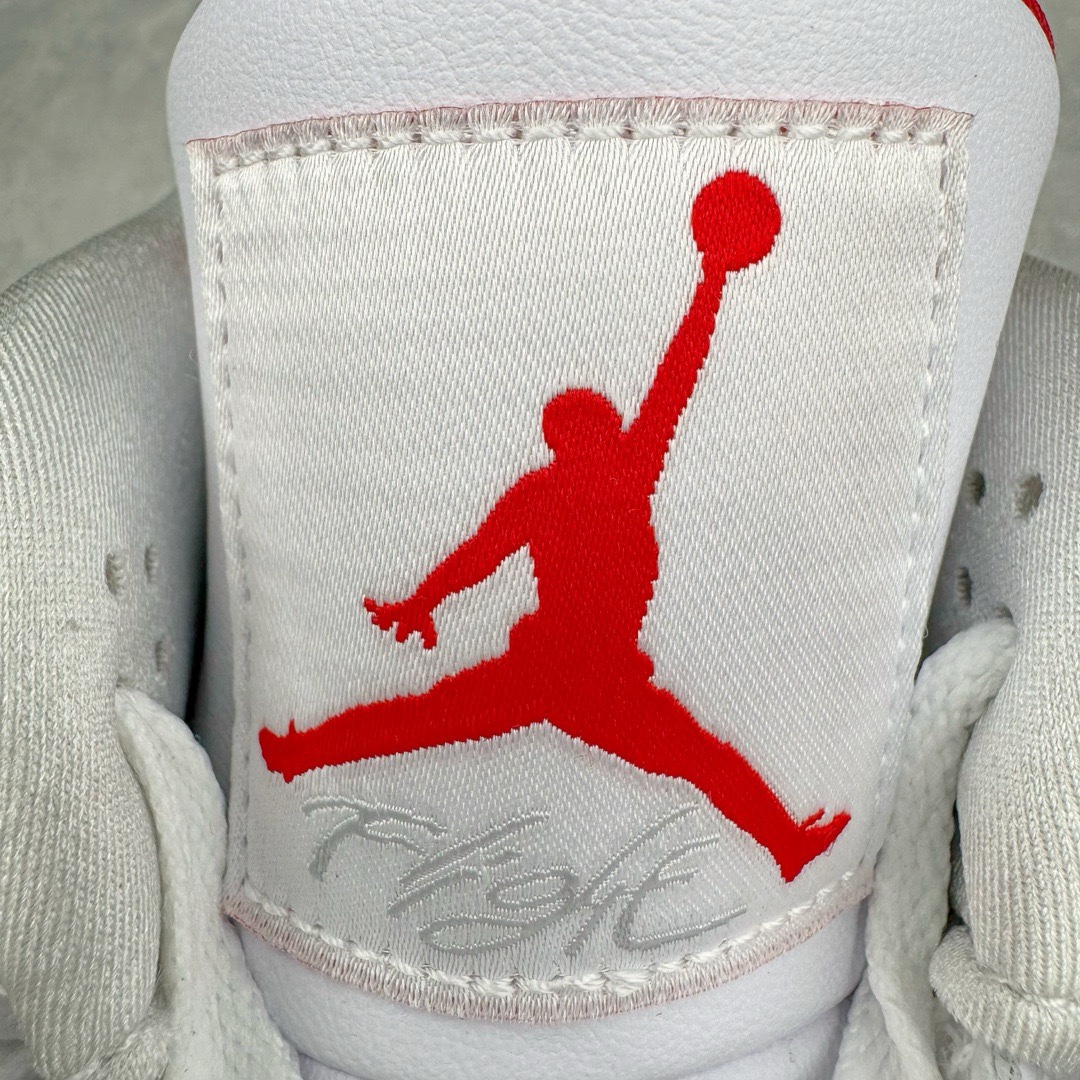 图片[15]-＃KZ神版福利回馈 Air Jordan AJ4 Retro 白红 CT8527-112 独家外贸特供尺码含 45.5 49.5 50.5 注意49.5 50.5码价格贵50元 国内外口碑最好最推荐的产品 市场中端王者 亲自操刀耗时半年巨作 全套原纸板楦头开发 确保原汁原味 完美呈现四代版型 一比一鞋头弧度高度鞋身弧度 此版本只针对中端市场 皮料材质有所更替 其他数据细节工艺流程均保持一致 绝不口嗨 细节品控鞋型随意秒杀市面3XX 4XX 原厂TPU网格鞋带扣 正确内里网布 菱角分明不变形无多余毛边 柔软性质感一致于原鞋 市场唯一原厂鞋扣模具 背面可见隐藏注塑口 原厂织唛标 原厂飞人电绣工艺 尾指中部跳三针 独家绑鞋带手法 印刷中底布 四线拉帮 米色美纹纸贴合固定 进口港宝加持 后跟自然饱满 全鞋荧光划线卡点 追求极致完美 每一双都是工艺品 多重QC质检 超越公司货的品控标准 实实在在的免检产品 尺码：40 40.5 41 42 42.5 43 44 44.5 45 45.5 46 47.5 48.5 49.5 50.5-选品中心