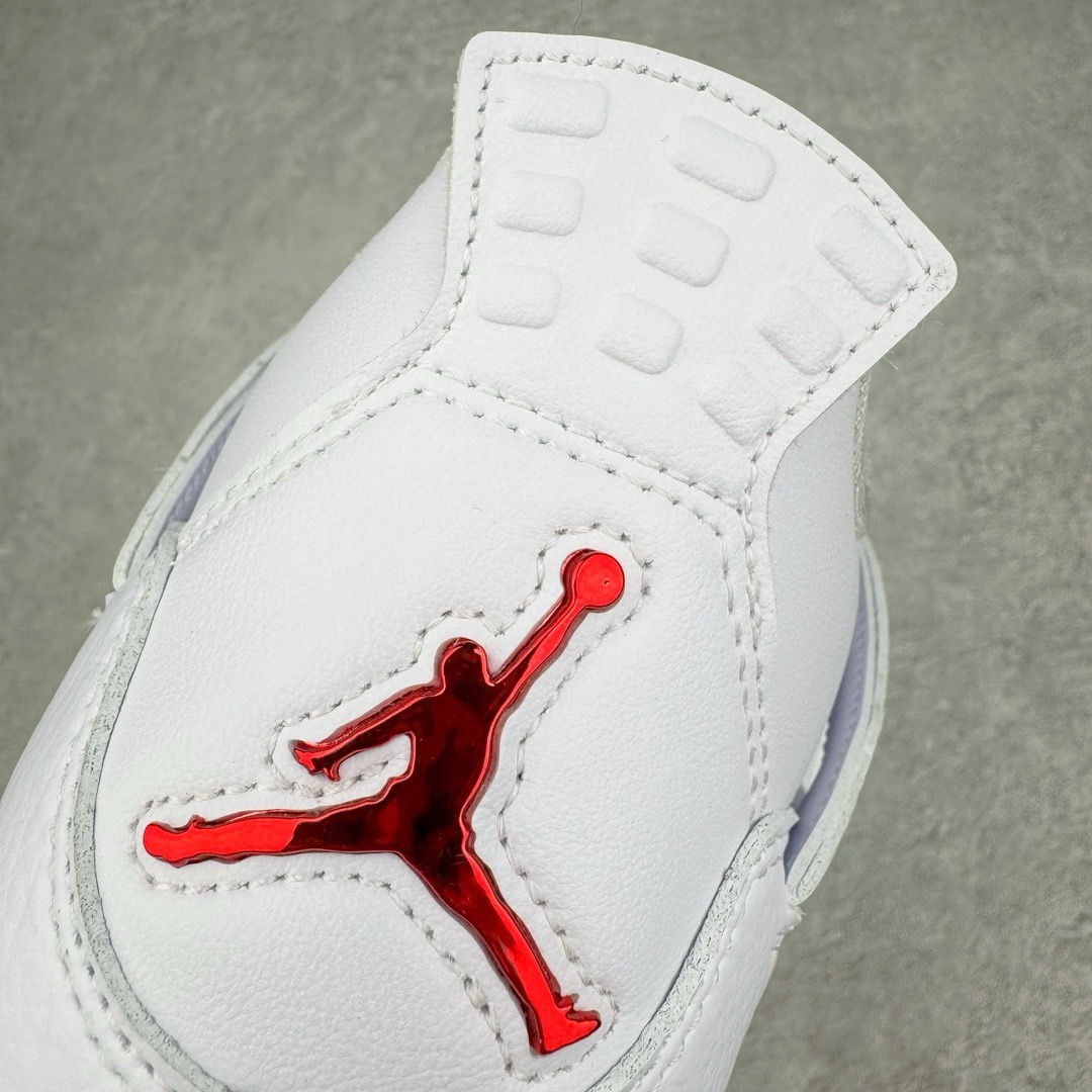图片[10]-＃KZ神版福利回馈 Air Jordan AJ4 Retro 白红 CT8527-112 独家外贸特供尺码含 45.5 49.5 50.5 注意49.5 50.5码价格贵50元 国内外口碑最好最推荐的产品 市场中端王者 亲自操刀耗时半年巨作 全套原纸板楦头开发 确保原汁原味 完美呈现四代版型 一比一鞋头弧度高度鞋身弧度 此版本只针对中端市场 皮料材质有所更替 其他数据细节工艺流程均保持一致 绝不口嗨 细节品控鞋型随意秒杀市面3XX 4XX 原厂TPU网格鞋带扣 正确内里网布 菱角分明不变形无多余毛边 柔软性质感一致于原鞋 市场唯一原厂鞋扣模具 背面可见隐藏注塑口 原厂织唛标 原厂飞人电绣工艺 尾指中部跳三针 独家绑鞋带手法 印刷中底布 四线拉帮 米色美纹纸贴合固定 进口港宝加持 后跟自然饱满 全鞋荧光划线卡点 追求极致完美 每一双都是工艺品 多重QC质检 超越公司货的品控标准 实实在在的免检产品 尺码：40 40.5 41 42 42.5 43 44 44.5 45 45.5 46 47.5 48.5 49.5 50.5-选品中心