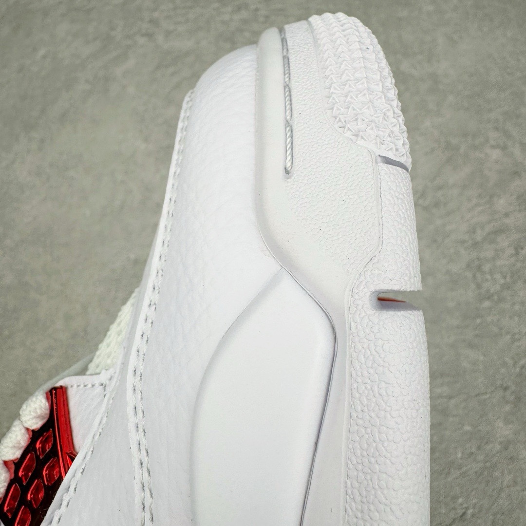 图片[12]-＃KZ神版福利回馈 Air Jordan AJ4 Retro 白红 CT8527-112 独家外贸特供尺码含 45.5 49.5 50.5 注意49.5 50.5码价格贵50元 国内外口碑最好最推荐的产品 市场中端王者 亲自操刀耗时半年巨作 全套原纸板楦头开发 确保原汁原味 完美呈现四代版型 一比一鞋头弧度高度鞋身弧度 此版本只针对中端市场 皮料材质有所更替 其他数据细节工艺流程均保持一致 绝不口嗨 细节品控鞋型随意秒杀市面3XX 4XX 原厂TPU网格鞋带扣 正确内里网布 菱角分明不变形无多余毛边 柔软性质感一致于原鞋 市场唯一原厂鞋扣模具 背面可见隐藏注塑口 原厂织唛标 原厂飞人电绣工艺 尾指中部跳三针 独家绑鞋带手法 印刷中底布 四线拉帮 米色美纹纸贴合固定 进口港宝加持 后跟自然饱满 全鞋荧光划线卡点 追求极致完美 每一双都是工艺品 多重QC质检 超越公司货的品控标准 实实在在的免检产品 尺码：40 40.5 41 42 42.5 43 44 44.5 45 45.5 46 47.5 48.5 49.5 50.5-选品中心