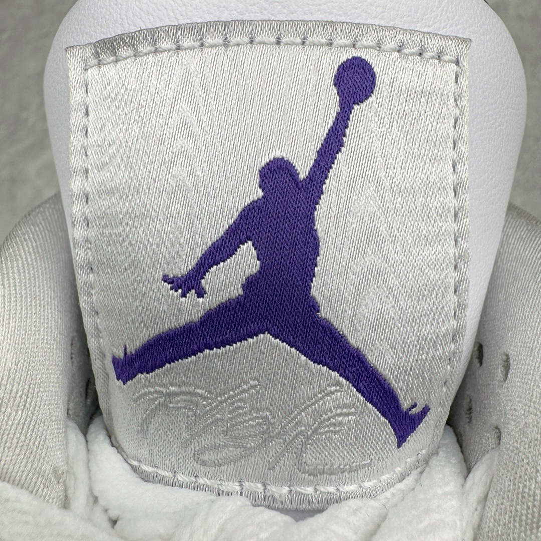 图片[14]-＃KZ神版福利回馈 Air Jordan AJ4 Retro 白紫 CT8527-115 独家外贸特供尺码含 45.5 49.5 50.5 国内外口碑最好最推荐的产品 市场中端王者 亲自操刀耗时半年巨作 全套原纸板楦头开发 确保原汁原味 完美呈现四代版型 一比一鞋头弧度高度鞋身弧度 此版本只针对中端市场 皮料材质有所更替 其他数据细节工艺流程均保持一致 绝不口嗨 细节品控鞋型随意秒杀市面3XX 4XX 原厂TPU网格鞋带扣 正确内里网布 菱角分明不变形无多余毛边 柔软性质感一致于原鞋 市场唯一原厂鞋扣模具 背面可见隐藏注塑口 原厂织唛标 原厂飞人电绣工艺 尾指中部跳三针 独家绑鞋带手法 印刷中底布 四线拉帮 米色美纹纸贴合固定 进口港宝加持 后跟自然饱满 全鞋荧光划线卡点 追求极致完美 每一双都是工艺品 多重QC质检 超越公司货的品控标准 实实在在的免检产品 尺码：40 40.5 41 42 42.5 43 44 44.5 45 45.5 46 47.5 48.5 49.5 50.5-选品中心