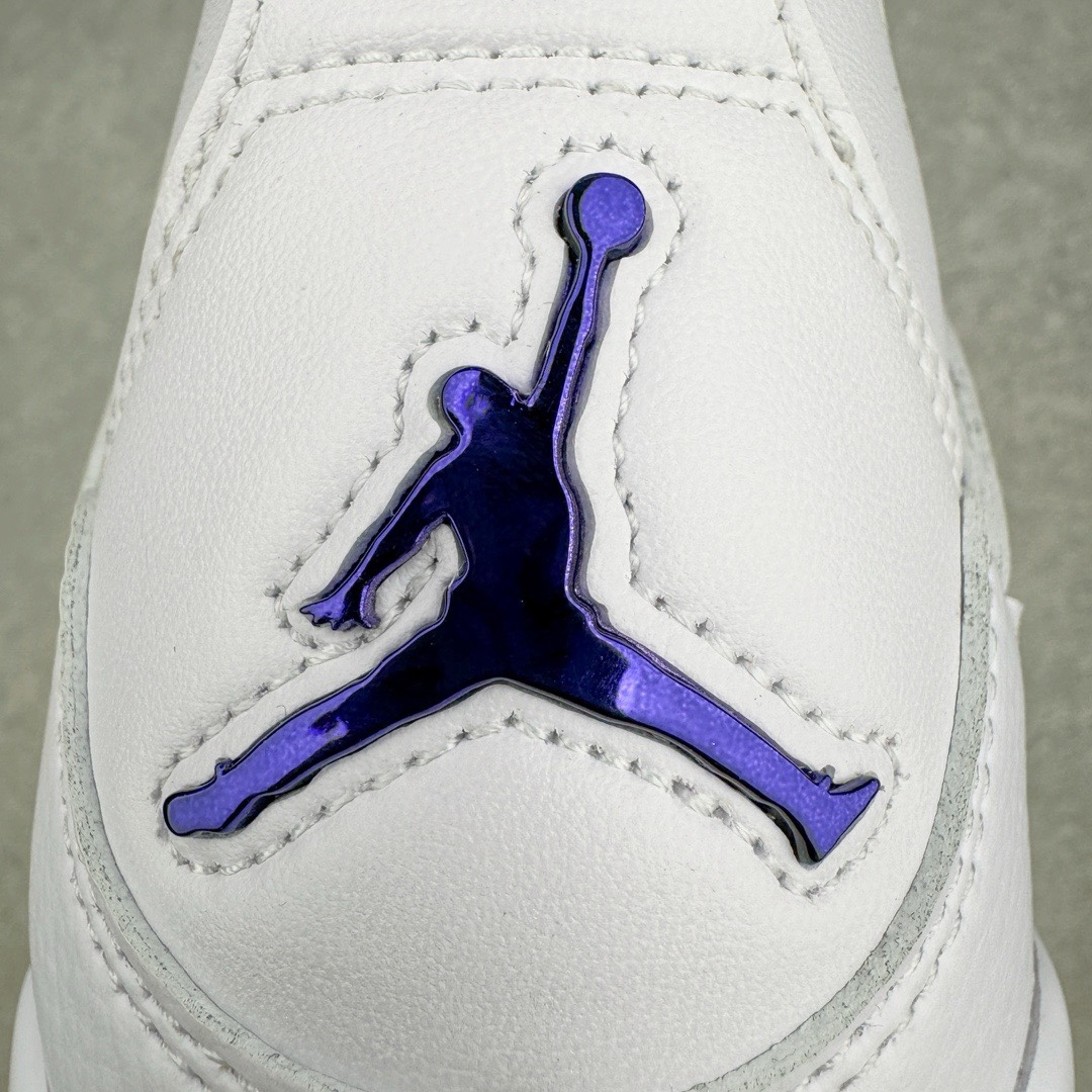 图片[15]-＃KZ神版福利回馈 Air Jordan AJ4 Retro 白紫 CT8527-115 独家外贸特供尺码含 45.5 49.5 50.5 国内外口碑最好最推荐的产品 市场中端王者 亲自操刀耗时半年巨作 全套原纸板楦头开发 确保原汁原味 完美呈现四代版型 一比一鞋头弧度高度鞋身弧度 此版本只针对中端市场 皮料材质有所更替 其他数据细节工艺流程均保持一致 绝不口嗨 细节品控鞋型随意秒杀市面3XX 4XX 原厂TPU网格鞋带扣 正确内里网布 菱角分明不变形无多余毛边 柔软性质感一致于原鞋 市场唯一原厂鞋扣模具 背面可见隐藏注塑口 原厂织唛标 原厂飞人电绣工艺 尾指中部跳三针 独家绑鞋带手法 印刷中底布 四线拉帮 米色美纹纸贴合固定 进口港宝加持 后跟自然饱满 全鞋荧光划线卡点 追求极致完美 每一双都是工艺品 多重QC质检 超越公司货的品控标准 实实在在的免检产品 尺码：40 40.5 41 42 42.5 43 44 44.5 45 45.5 46 47.5 48.5 49.5 50.5-选品中心