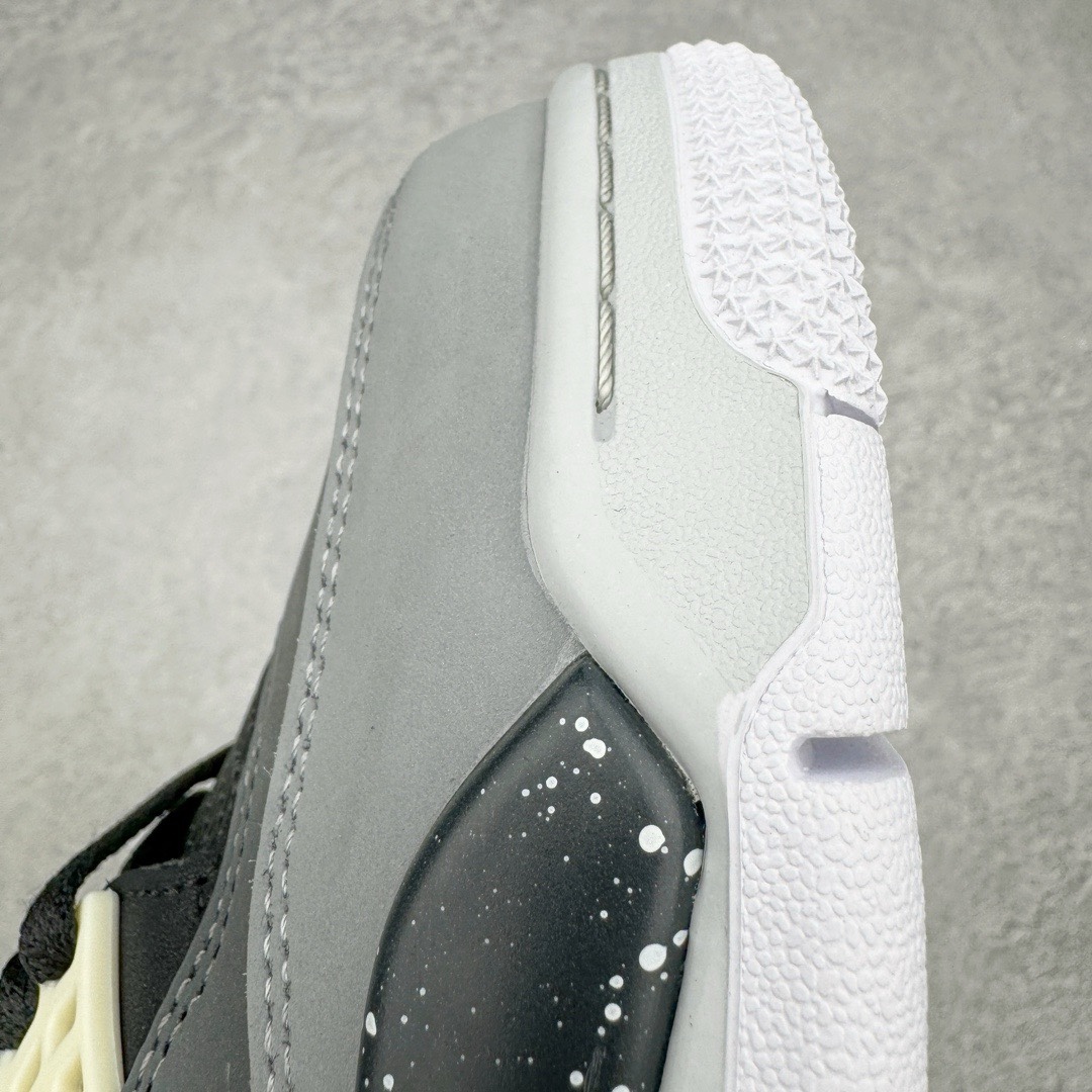 图片[15]-＃KZ神版福利回馈 Air Jordan AJ4 Retro 恐惧奥利奥 626969-030 独家外贸特供尺码含 45.5 49.5 50.5 国内外口碑最好最推荐的产品 市场中端王者 亲自操刀耗时半年巨作 全套原纸板楦头开发 确保原汁原味 完美呈现四代版型 一比一鞋头弧度高度鞋身弧度 此版本只针对中端市场 皮料材质有所更替 其他数据细节工艺流程均保持一致 绝不口嗨 细节品控鞋型随意秒杀市面3XX 4XX 原厂TPU网格鞋带扣 正确内里网布 菱角分明不变形无多余毛边 柔软性质感一致于原鞋 市场唯一原厂鞋扣模具 背面可见隐藏注塑口 原厂织唛标 原厂飞人电绣工艺 尾指中部跳三针 独家绑鞋带手法 印刷中底布 四线拉帮 米色美纹纸贴合固定 进口港宝加持 后跟自然饱满 全鞋荧光划线卡点 追求极致完美 每一双都是工艺品 多重QC质检 超越公司货的品控标准 实实在在的免检产品 尺码：40 40.5 41 42 42.5 43 44 44.5 45 45.5 46 47.5 48.5 49.5 50.5-选品中心