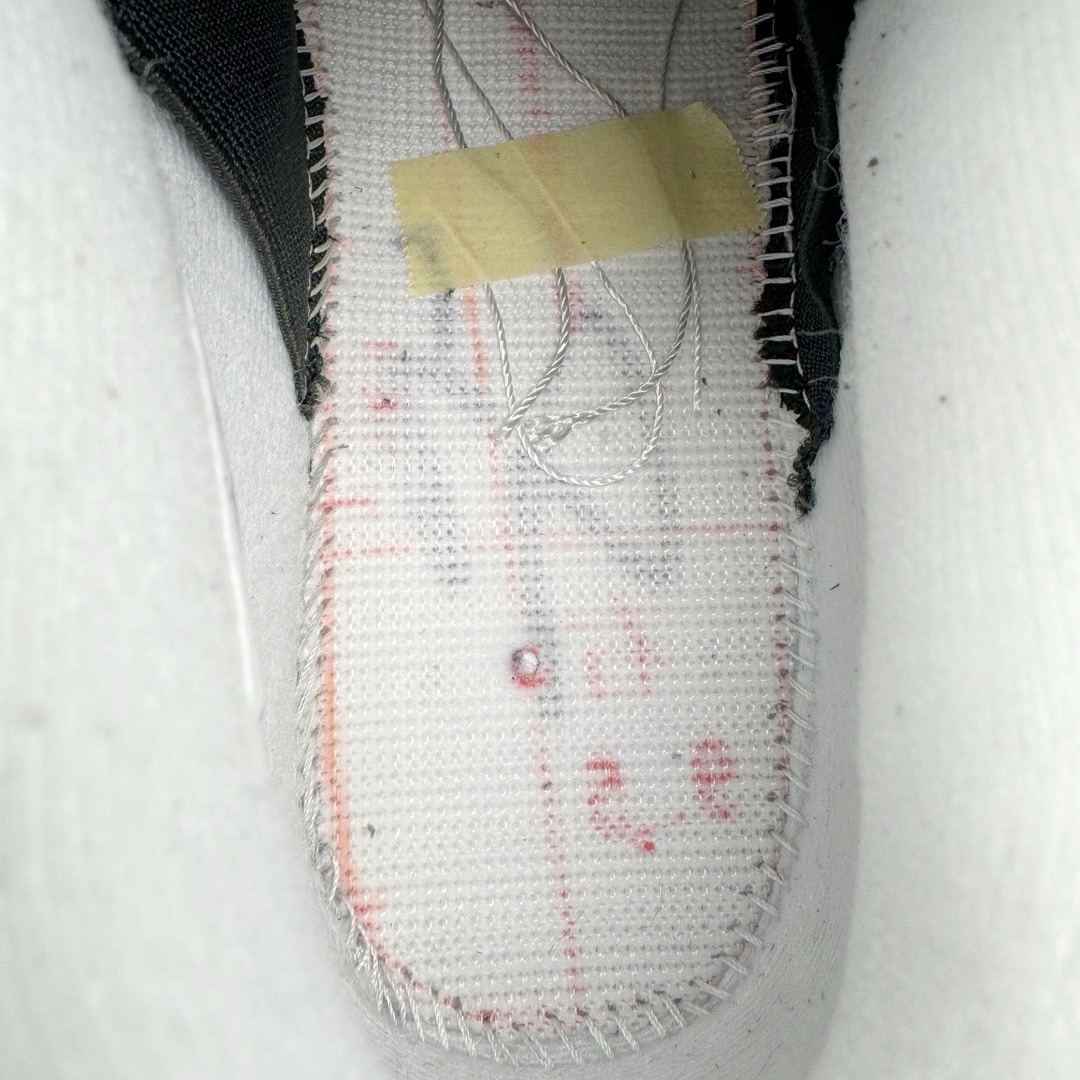 图片[16]-＃KZ神版福利回馈 Air Jordan AJ4 Retro 恐惧奥利奥 626969-030 独家外贸特供尺码含 45.5 49.5 50.5 国内外口碑最好最推荐的产品 市场中端王者 亲自操刀耗时半年巨作 全套原纸板楦头开发 确保原汁原味 完美呈现四代版型 一比一鞋头弧度高度鞋身弧度 此版本只针对中端市场 皮料材质有所更替 其他数据细节工艺流程均保持一致 绝不口嗨 细节品控鞋型随意秒杀市面3XX 4XX 原厂TPU网格鞋带扣 正确内里网布 菱角分明不变形无多余毛边 柔软性质感一致于原鞋 市场唯一原厂鞋扣模具 背面可见隐藏注塑口 原厂织唛标 原厂飞人电绣工艺 尾指中部跳三针 独家绑鞋带手法 印刷中底布 四线拉帮 米色美纹纸贴合固定 进口港宝加持 后跟自然饱满 全鞋荧光划线卡点 追求极致完美 每一双都是工艺品 多重QC质检 超越公司货的品控标准 实实在在的免检产品 尺码：40 40.5 41 42 42.5 43 44 44.5 45 45.5 46 47.5 48.5 49.5 50.5-选品中心