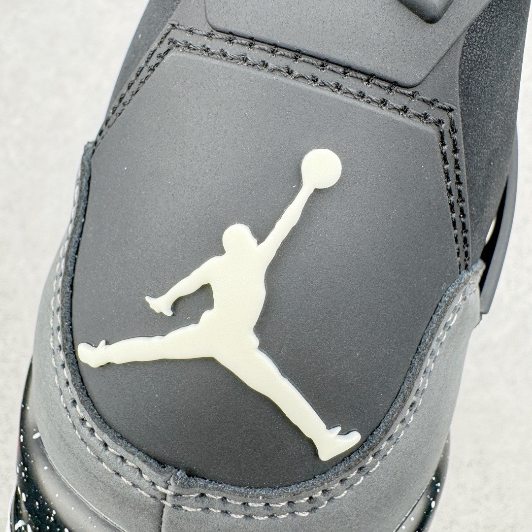 图片[12]-＃KZ神版福利回馈 Air Jordan AJ4 Retro 恐惧奥利奥 626969-030 独家外贸特供尺码含 45.5 49.5 50.5 国内外口碑最好最推荐的产品 市场中端王者 亲自操刀耗时半年巨作 全套原纸板楦头开发 确保原汁原味 完美呈现四代版型 一比一鞋头弧度高度鞋身弧度 此版本只针对中端市场 皮料材质有所更替 其他数据细节工艺流程均保持一致 绝不口嗨 细节品控鞋型随意秒杀市面3XX 4XX 原厂TPU网格鞋带扣 正确内里网布 菱角分明不变形无多余毛边 柔软性质感一致于原鞋 市场唯一原厂鞋扣模具 背面可见隐藏注塑口 原厂织唛标 原厂飞人电绣工艺 尾指中部跳三针 独家绑鞋带手法 印刷中底布 四线拉帮 米色美纹纸贴合固定 进口港宝加持 后跟自然饱满 全鞋荧光划线卡点 追求极致完美 每一双都是工艺品 多重QC质检 超越公司货的品控标准 实实在在的免检产品 尺码：40 40.5 41 42 42.5 43 44 44.5 45 45.5 46 47.5 48.5 49.5 50.5-选品中心