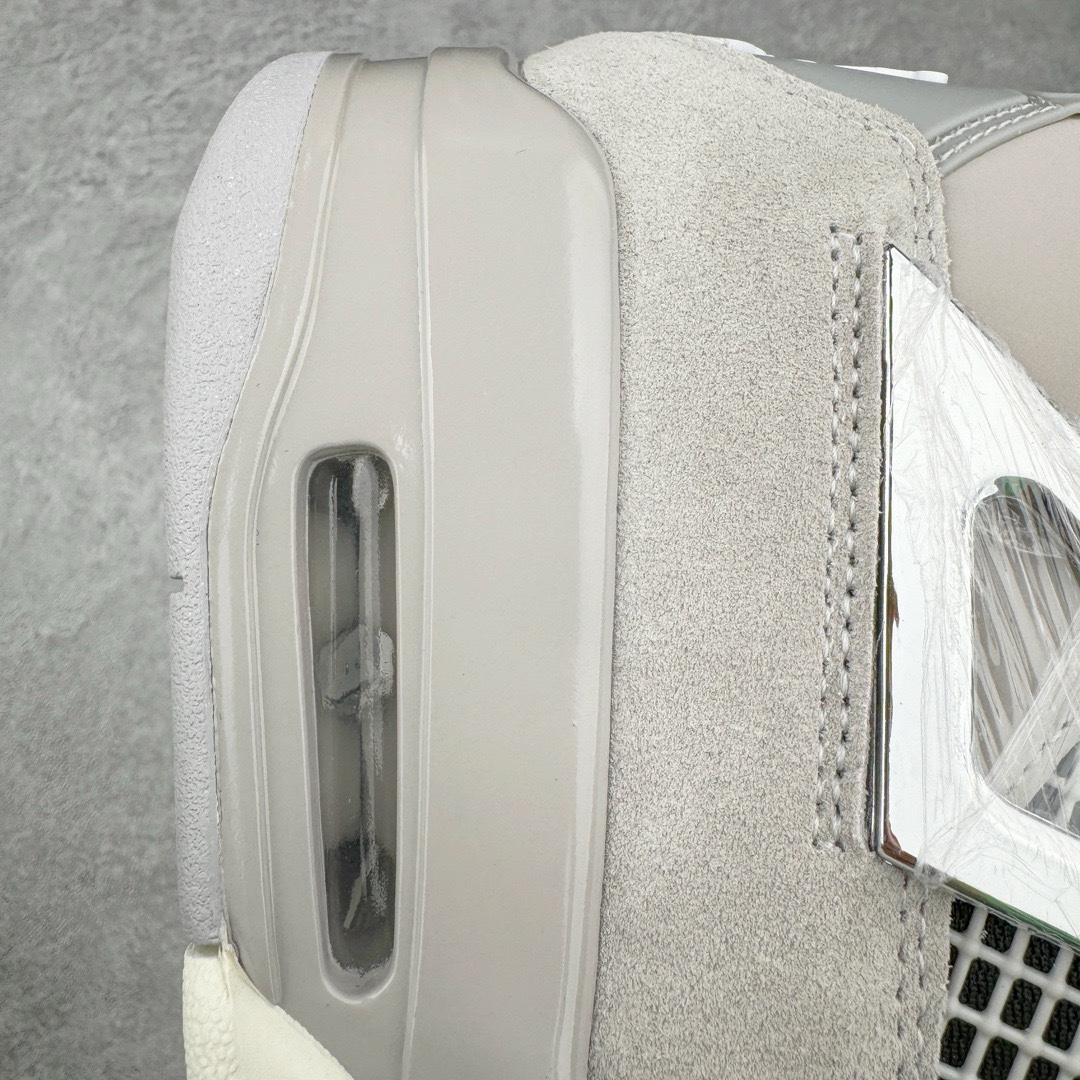 图片[15]-＃KZ神版 Air Jordan AJ4 Retro 电镀银 AQ9129-001 独家外贸特供尺码含 45.5 49.5 50.5 国内外口碑最好最推荐的产品 市场中端王者 亲自操刀耗时半年巨作 全套原纸板楦头开发 确保原汁原味 完美呈现四代版型 一比一鞋头弧度高度鞋身弧度 此版本只针对中端市场 皮料材质有所更替 其他数据细节工艺流程均保持一致 绝不口嗨 细节品控鞋型随意秒杀市面3XX 4XX 原厂TPU网格鞋带扣 正确内里网布 菱角分明不变形无多余毛边 柔软性质感一致于原鞋 市场唯一原厂鞋扣模具 背面可见隐藏注塑口 原厂织唛标 原厂飞人电绣工艺 尾指中部跳三针 独家绑鞋带手法 印刷中底布 四线拉帮 米色美纹纸贴合固定 进口港宝加持 后跟自然饱满 全鞋荧光划线卡点 追求极致完美 每一双都是工艺品 多重QC质检 超越公司货的品控标准 实实在在的免检产品 尺码：40 40.5 41 42 42.5 43 44 44.5 45 45.5 46 47.5 48.5 49.5 50.5-选品中心