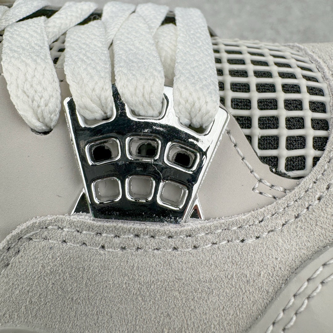 图片[12]-＃KZ神版 Air Jordan AJ4 Retro 电镀银 AQ9129-001 独家外贸特供尺码含 45.5 49.5 50.5 国内外口碑最好最推荐的产品 市场中端王者 亲自操刀耗时半年巨作 全套原纸板楦头开发 确保原汁原味 完美呈现四代版型 一比一鞋头弧度高度鞋身弧度 此版本只针对中端市场 皮料材质有所更替 其他数据细节工艺流程均保持一致 绝不口嗨 细节品控鞋型随意秒杀市面3XX 4XX 原厂TPU网格鞋带扣 正确内里网布 菱角分明不变形无多余毛边 柔软性质感一致于原鞋 市场唯一原厂鞋扣模具 背面可见隐藏注塑口 原厂织唛标 原厂飞人电绣工艺 尾指中部跳三针 独家绑鞋带手法 印刷中底布 四线拉帮 米色美纹纸贴合固定 进口港宝加持 后跟自然饱满 全鞋荧光划线卡点 追求极致完美 每一双都是工艺品 多重QC质检 超越公司货的品控标准 实实在在的免检产品 尺码：40 40.5 41 42 42.5 43 44 44.5 45 45.5 46 47.5 48.5 49.5 50.5-选品中心