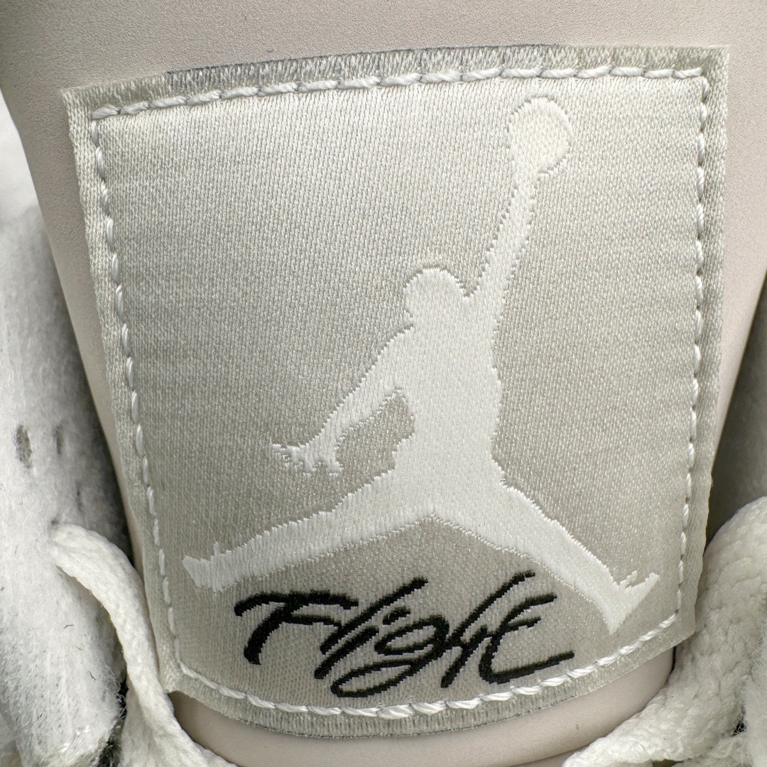 图片[10]-＃KZ神版 Air Jordan AJ4 Retro 电镀银 AQ9129-001 独家外贸特供尺码含 45.5 49.5 50.5 国内外口碑最好最推荐的产品 市场中端王者 亲自操刀耗时半年巨作 全套原纸板楦头开发 确保原汁原味 完美呈现四代版型 一比一鞋头弧度高度鞋身弧度 此版本只针对中端市场 皮料材质有所更替 其他数据细节工艺流程均保持一致 绝不口嗨 细节品控鞋型随意秒杀市面3XX 4XX 原厂TPU网格鞋带扣 正确内里网布 菱角分明不变形无多余毛边 柔软性质感一致于原鞋 市场唯一原厂鞋扣模具 背面可见隐藏注塑口 原厂织唛标 原厂飞人电绣工艺 尾指中部跳三针 独家绑鞋带手法 印刷中底布 四线拉帮 米色美纹纸贴合固定 进口港宝加持 后跟自然饱满 全鞋荧光划线卡点 追求极致完美 每一双都是工艺品 多重QC质检 超越公司货的品控标准 实实在在的免检产品 尺码：40 40.5 41 42 42.5 43 44 44.5 45 45.5 46 47.5 48.5 49.5 50.5-选品中心