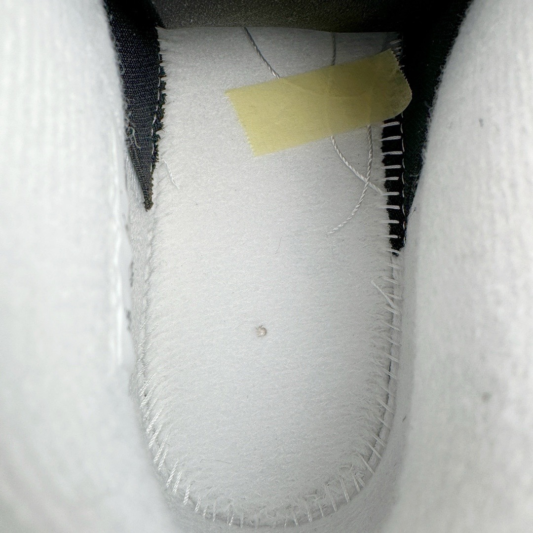 图片[18]-＃KZ神版 Air Jordan AJ4 Retro 电镀银 AQ9129-001 独家外贸特供尺码含 45.5 49.5 50.5 国内外口碑最好最推荐的产品 市场中端王者 亲自操刀耗时半年巨作 全套原纸板楦头开发 确保原汁原味 完美呈现四代版型 一比一鞋头弧度高度鞋身弧度 此版本只针对中端市场 皮料材质有所更替 其他数据细节工艺流程均保持一致 绝不口嗨 细节品控鞋型随意秒杀市面3XX 4XX 原厂TPU网格鞋带扣 正确内里网布 菱角分明不变形无多余毛边 柔软性质感一致于原鞋 市场唯一原厂鞋扣模具 背面可见隐藏注塑口 原厂织唛标 原厂飞人电绣工艺 尾指中部跳三针 独家绑鞋带手法 印刷中底布 四线拉帮 米色美纹纸贴合固定 进口港宝加持 后跟自然饱满 全鞋荧光划线卡点 追求极致完美 每一双都是工艺品 多重QC质检 超越公司货的品控标准 实实在在的免检产品 尺码：40 40.5 41 42 42.5 43 44 44.5 45 45.5 46 47.5 48.5 49.5 50.5-选品中心