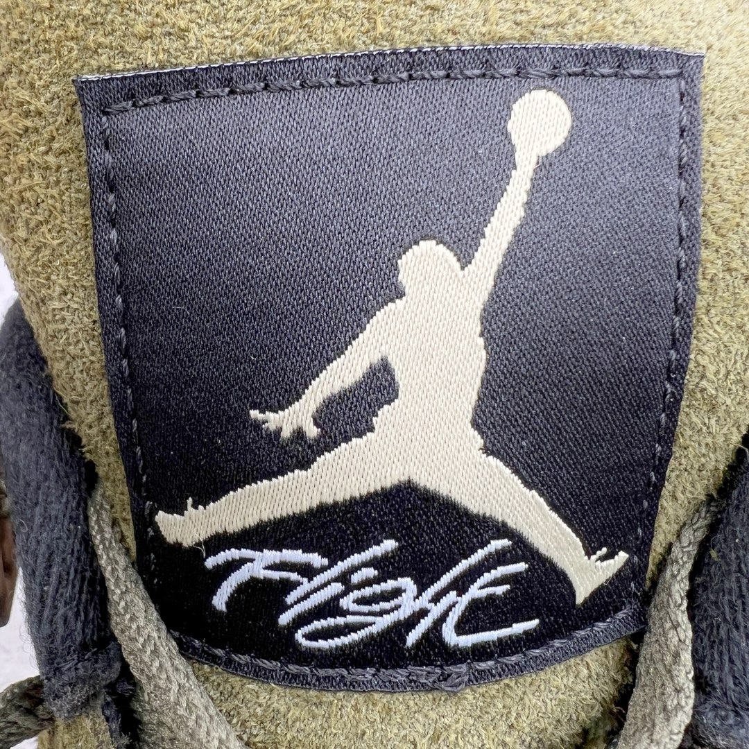 图片[16]-＃KZ神版 Air Jordan AJ4 Retro \\\”Olive Canvas\\\” 军绿色 FB9927-200 全方位可对比原鞋 高频立体麂皮网格 PU鞋垫 纸团支撑物 鞋扣 大面 领口 眼片 四部位皮料均为不同纹理咖色 独家外贸特供尺码含 45.5 49.5 50.5 国内外口碑最好最推荐的产品 市场中端王者 亲自操刀耗时半年巨作 全套原纸板楦头开发 确保原汁原味 完美呈现四代版型 一比一鞋头弧度高度鞋身弧度 此版本只针对中端市场 皮料材质有所更替 其他数据细节工艺流程均保持一致 绝不口嗨 细节品控鞋型随意秒杀市面3XX 4XX 原厂TPU网格鞋带扣 正确内里网布 菱角分明不变形无多余毛边 柔软性质感一致于原鞋 市场唯一原厂鞋扣模具 背面可见隐藏注塑口 原厂织唛标 原厂飞人电绣工艺 尾指中部跳三针 独家绑鞋带手法 印刷中底布 四线拉帮 米色美纹纸贴合固定 进口港宝加持 后跟自然饱满 全鞋荧光划线卡点 追求极致完美 每一双都是工艺品 多重QC质检 超越公司货的品控标准 实实在在的免检产品 尺码：40 40.5 41 42 42.5 43 44 44.5 45 45.5 46 47.5 48.5 49.5 50.5-选品中心