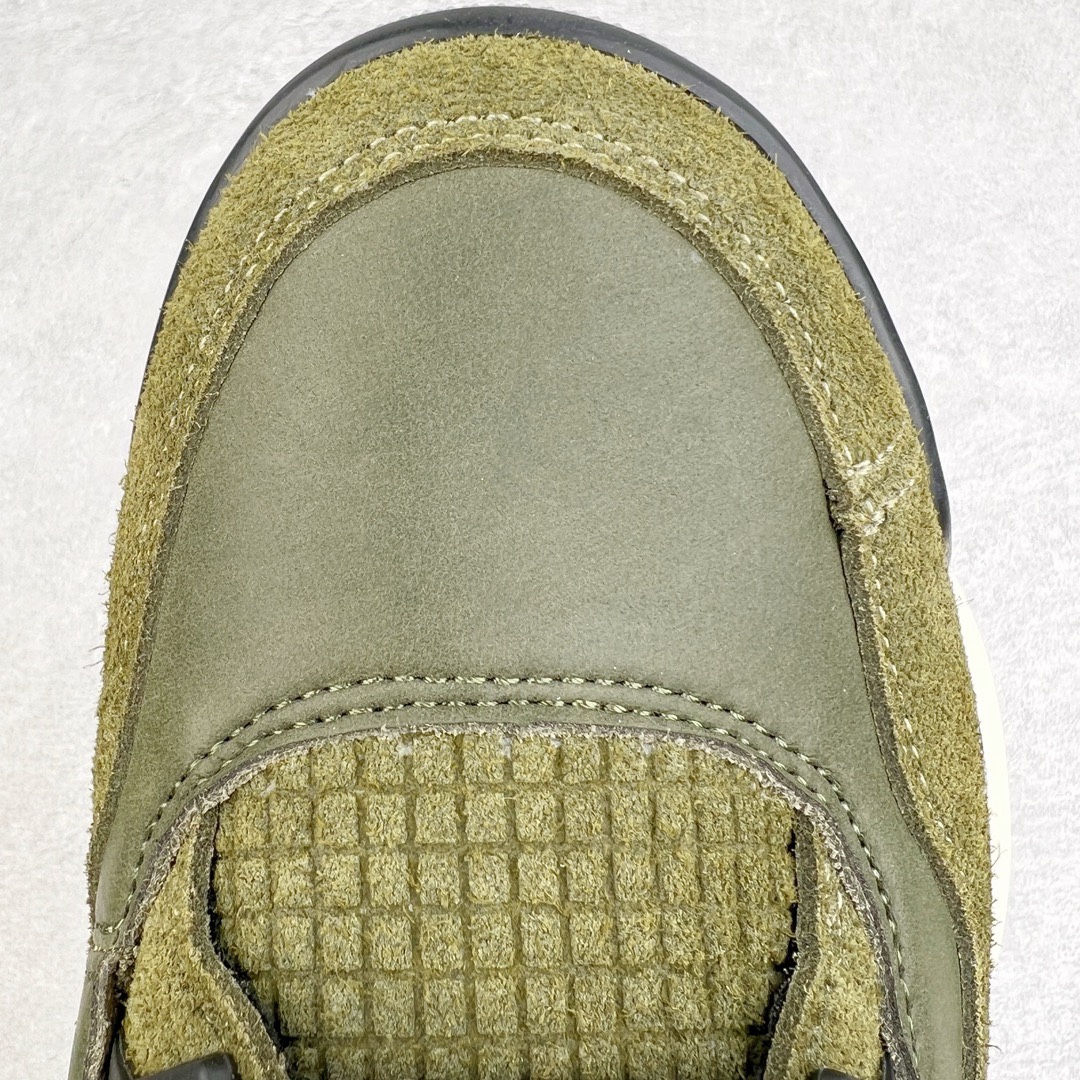 图片[10]-＃KZ神版 Air Jordan AJ4 Retro \\\”Olive Canvas\\\” 军绿色 FB9927-200 全方位可对比原鞋 高频立体麂皮网格 PU鞋垫 纸团支撑物 鞋扣 大面 领口 眼片 四部位皮料均为不同纹理咖色 独家外贸特供尺码含 45.5 49.5 50.5 国内外口碑最好最推荐的产品 市场中端王者 亲自操刀耗时半年巨作 全套原纸板楦头开发 确保原汁原味 完美呈现四代版型 一比一鞋头弧度高度鞋身弧度 此版本只针对中端市场 皮料材质有所更替 其他数据细节工艺流程均保持一致 绝不口嗨 细节品控鞋型随意秒杀市面3XX 4XX 原厂TPU网格鞋带扣 正确内里网布 菱角分明不变形无多余毛边 柔软性质感一致于原鞋 市场唯一原厂鞋扣模具 背面可见隐藏注塑口 原厂织唛标 原厂飞人电绣工艺 尾指中部跳三针 独家绑鞋带手法 印刷中底布 四线拉帮 米色美纹纸贴合固定 进口港宝加持 后跟自然饱满 全鞋荧光划线卡点 追求极致完美 每一双都是工艺品 多重QC质检 超越公司货的品控标准 实实在在的免检产品 尺码：40 40.5 41 42 42.5 43 44 44.5 45 45.5 46 47.5 48.5 49.5 50.5-选品中心
