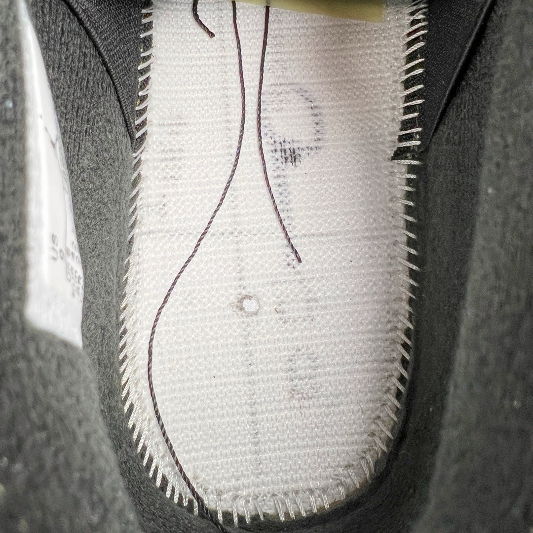 图片[18]-＃KZ神版 Air Jordan AJ4 Retro \\\”Olive Canvas\\\” 军绿色 FB9927-200 全方位可对比原鞋 高频立体麂皮网格 PU鞋垫 纸团支撑物 鞋扣 大面 领口 眼片 四部位皮料均为不同纹理咖色 独家外贸特供尺码含 45.5 49.5 50.5 国内外口碑最好最推荐的产品 市场中端王者 亲自操刀耗时半年巨作 全套原纸板楦头开发 确保原汁原味 完美呈现四代版型 一比一鞋头弧度高度鞋身弧度 此版本只针对中端市场 皮料材质有所更替 其他数据细节工艺流程均保持一致 绝不口嗨 细节品控鞋型随意秒杀市面3XX 4XX 原厂TPU网格鞋带扣 正确内里网布 菱角分明不变形无多余毛边 柔软性质感一致于原鞋 市场唯一原厂鞋扣模具 背面可见隐藏注塑口 原厂织唛标 原厂飞人电绣工艺 尾指中部跳三针 独家绑鞋带手法 印刷中底布 四线拉帮 米色美纹纸贴合固定 进口港宝加持 后跟自然饱满 全鞋荧光划线卡点 追求极致完美 每一双都是工艺品 多重QC质检 超越公司货的品控标准 实实在在的免检产品 尺码：40 40.5 41 42 42.5 43 44 44.5 45 45.5 46 47.5 48.5 49.5 50.5-选品中心