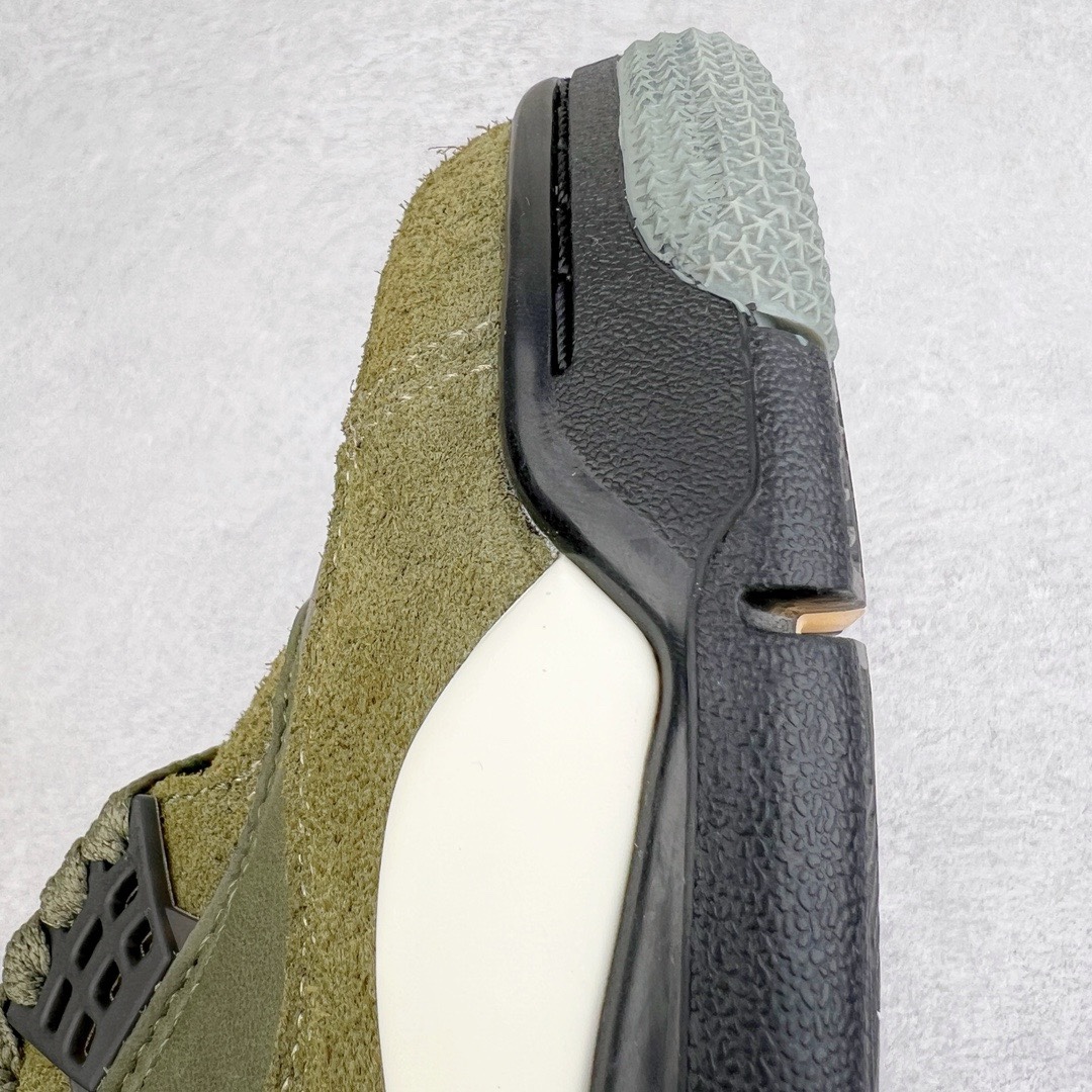 图片[13]-＃KZ神版 Air Jordan AJ4 Retro \\\”Olive Canvas\\\” 军绿色 FB9927-200 全方位可对比原鞋 高频立体麂皮网格 PU鞋垫 纸团支撑物 鞋扣 大面 领口 眼片 四部位皮料均为不同纹理咖色 独家外贸特供尺码含 45.5 49.5 50.5 国内外口碑最好最推荐的产品 市场中端王者 亲自操刀耗时半年巨作 全套原纸板楦头开发 确保原汁原味 完美呈现四代版型 一比一鞋头弧度高度鞋身弧度 此版本只针对中端市场 皮料材质有所更替 其他数据细节工艺流程均保持一致 绝不口嗨 细节品控鞋型随意秒杀市面3XX 4XX 原厂TPU网格鞋带扣 正确内里网布 菱角分明不变形无多余毛边 柔软性质感一致于原鞋 市场唯一原厂鞋扣模具 背面可见隐藏注塑口 原厂织唛标 原厂飞人电绣工艺 尾指中部跳三针 独家绑鞋带手法 印刷中底布 四线拉帮 米色美纹纸贴合固定 进口港宝加持 后跟自然饱满 全鞋荧光划线卡点 追求极致完美 每一双都是工艺品 多重QC质检 超越公司货的品控标准 实实在在的免检产品 尺码：40 40.5 41 42 42.5 43 44 44.5 45 45.5 46 47.5 48.5 49.5 50.5-选品中心