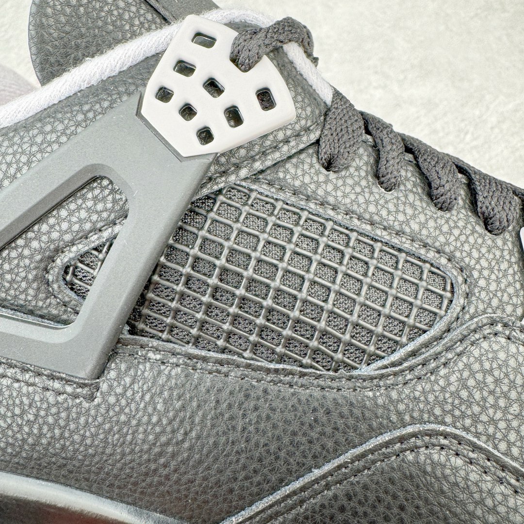 图片[12]-＃KZ神版 Air Jordan AJ4 \\\”Bred Reimagined\\\” 黑红2024 FV5029-006 独家外贸特供尺码含 45.5 49.5 50.5 国内外口碑最好最推荐的产品 市场中端王者 亲自操刀耗时半年巨作 全套原纸板楦头开发 确保原汁原味 完美呈现四代版型 一比一鞋头弧度高度鞋身弧度 此版本只针对中端市场 皮料材质有所更替 其他数据细节工艺流程均保持一致 绝不口嗨 细节品控鞋型随意秒杀市面3XX 4XX 原厂TPU网格鞋带扣 正确内里网布 菱角分明不变形无多余毛边 柔软性质感一致于原鞋 市场唯一原厂鞋扣模具 背面可见隐藏注塑口 原厂织唛标 原厂飞人电绣工艺 尾指中部跳三针 独家绑鞋带手法 印刷中底布 四线拉帮 米色美纹纸贴合固定 进口港宝加持 后跟自然饱满 全鞋荧光划线卡点 追求极致完美 每一双都是工艺品 多重QC质检 超越公司货的品控标准 实实在在的免检产品 尺码：40 40.5 41 42 42.5 43 44 44.5 45 45.5 46 47.5 48.5 49.5 50.5-选品中心