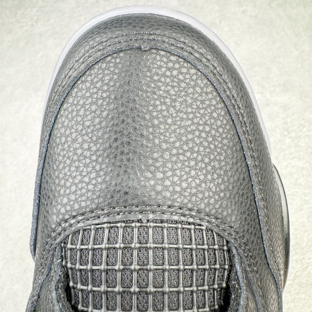 图片[11]-＃KZ神版 Air Jordan AJ4 \\\”Bred Reimagined\\\” 黑红2024 FV5029-006 独家外贸特供尺码含 45.5 49.5 50.5 国内外口碑最好最推荐的产品 市场中端王者 亲自操刀耗时半年巨作 全套原纸板楦头开发 确保原汁原味 完美呈现四代版型 一比一鞋头弧度高度鞋身弧度 此版本只针对中端市场 皮料材质有所更替 其他数据细节工艺流程均保持一致 绝不口嗨 细节品控鞋型随意秒杀市面3XX 4XX 原厂TPU网格鞋带扣 正确内里网布 菱角分明不变形无多余毛边 柔软性质感一致于原鞋 市场唯一原厂鞋扣模具 背面可见隐藏注塑口 原厂织唛标 原厂飞人电绣工艺 尾指中部跳三针 独家绑鞋带手法 印刷中底布 四线拉帮 米色美纹纸贴合固定 进口港宝加持 后跟自然饱满 全鞋荧光划线卡点 追求极致完美 每一双都是工艺品 多重QC质检 超越公司货的品控标准 实实在在的免检产品 尺码：40 40.5 41 42 42.5 43 44 44.5 45 45.5 46 47.5 48.5 49.5 50.5-选品中心