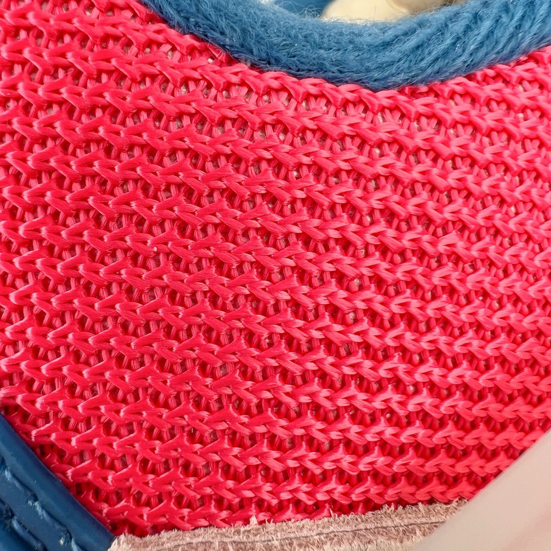 图片[12]-＃KZ神版 Union LA x Air Jordan AJ4 Retro SP\\\”Off Noir\\\” UN联名粉红蓝 DC9533-800 独家外贸特供尺码含 45.5 49.5 50.5 国内外口碑最好最推荐的产品 市场中端王者 亲自操刀耗时半年巨作 全套原纸板楦头开发 确保原汁原味 完美呈现四代版型 一比一鞋头弧度高度鞋身弧度 此版本只针对中端市场 皮料材质有所更替 其他数据细节工艺流程均保持一致 绝不口嗨 细节品控鞋型随意秒杀市面3XX 4XX 原厂TPU网格鞋带扣 正确内里网布 菱角分明不变形无多余毛边 柔软性质感一致于原鞋 市场唯一原厂鞋扣模具 背面可见隐藏注塑口 原厂织唛标 原厂飞人电绣工艺 尾指中部跳三针 独家绑鞋带手法 印刷中底布 四线拉帮 米色美纹纸贴合固定 进口港宝加持 后跟自然饱满 全鞋荧光划线卡点 追求极致完美 每一双都是工艺品 多重QC质检 超越公司货的品控标准 实实在在的免检产品 尺码：40 40.5 41 42 42.5 43 44 44.5 45 45.5 46 47.5 48.5 49.5 50.5-选品中心