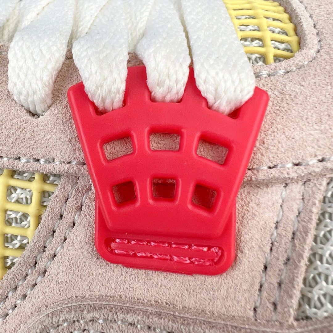 图片[15]-＃KZ神版 Union LA x Air Jordan AJ4 Retro SP\\\”Off Noir\\\” UN联名粉红蓝 DC9533-800 独家外贸特供尺码含 45.5 49.5 50.5 国内外口碑最好最推荐的产品 市场中端王者 亲自操刀耗时半年巨作 全套原纸板楦头开发 确保原汁原味 完美呈现四代版型 一比一鞋头弧度高度鞋身弧度 此版本只针对中端市场 皮料材质有所更替 其他数据细节工艺流程均保持一致 绝不口嗨 细节品控鞋型随意秒杀市面3XX 4XX 原厂TPU网格鞋带扣 正确内里网布 菱角分明不变形无多余毛边 柔软性质感一致于原鞋 市场唯一原厂鞋扣模具 背面可见隐藏注塑口 原厂织唛标 原厂飞人电绣工艺 尾指中部跳三针 独家绑鞋带手法 印刷中底布 四线拉帮 米色美纹纸贴合固定 进口港宝加持 后跟自然饱满 全鞋荧光划线卡点 追求极致完美 每一双都是工艺品 多重QC质检 超越公司货的品控标准 实实在在的免检产品 尺码：40 40.5 41 42 42.5 43 44 44.5 45 45.5 46 47.5 48.5 49.5 50.5-选品中心