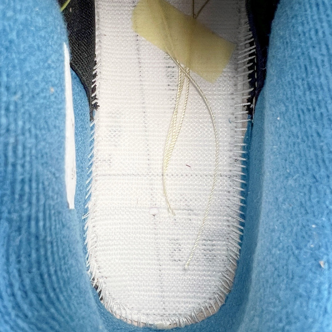 图片[17]-＃KZ神版 Union LA x Air Jordan AJ4 Retro SP\\\”Off Noir\\\” UN联名粉红蓝 DC9533-800 独家外贸特供尺码含 45.5 49.5 50.5 国内外口碑最好最推荐的产品 市场中端王者 亲自操刀耗时半年巨作 全套原纸板楦头开发 确保原汁原味 完美呈现四代版型 一比一鞋头弧度高度鞋身弧度 此版本只针对中端市场 皮料材质有所更替 其他数据细节工艺流程均保持一致 绝不口嗨 细节品控鞋型随意秒杀市面3XX 4XX 原厂TPU网格鞋带扣 正确内里网布 菱角分明不变形无多余毛边 柔软性质感一致于原鞋 市场唯一原厂鞋扣模具 背面可见隐藏注塑口 原厂织唛标 原厂飞人电绣工艺 尾指中部跳三针 独家绑鞋带手法 印刷中底布 四线拉帮 米色美纹纸贴合固定 进口港宝加持 后跟自然饱满 全鞋荧光划线卡点 追求极致完美 每一双都是工艺品 多重QC质检 超越公司货的品控标准 实实在在的免检产品 尺码：40 40.5 41 42 42.5 43 44 44.5 45 45.5 46 47.5 48.5 49.5 50.5-选品中心