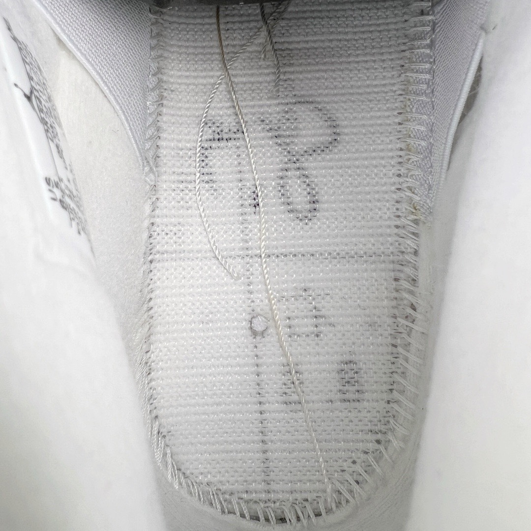 图片[17]-＃KZ神版 NK SB x Air Jordan AJ4 联名绿松石 白绿 DR5415-103 重点区分市面 唯一正确细节 后跟饰片中心位置有合模线 超弹硅胶材质 内层不织布补强 补强为硅胶提供更强耐久性 避免断裂 独家外贸特供尺码含 45.5 49.5 50.5 国内外口碑最好最推荐的产品 市场中端王者 亲自操刀耗时半年巨作 全套原纸板楦头开发 确保原汁原味 完美呈现四代版型 一比一鞋头弧度高度鞋身弧度 此版本只针对中端市场 皮料材质有所更替 其他数据细节工艺流程均保持一致 绝不口嗨 细节品控鞋型随意秒杀市面3XX 4XX 原厂TPU网格鞋带扣 正确内里网布 菱角分明不变形无多余毛边 柔软性质感一致于原鞋 市场唯一原厂鞋扣模具 背面可见隐藏注塑口 原厂织唛标 原厂飞人电绣工艺 尾指中部跳三针 独家绑鞋带手法 印刷中底布 四线拉帮 米色美纹纸贴合固定 进口港宝加持 后跟自然饱满 全鞋荧光划线卡点 追求极致完美 每一双都是工艺品 多重QC质检 超越公司货的品控标准 实实在在的免检产品 尺码：40 40.5 41 42 42.5 43 44 44.5 45 45.5 46 47.5 48.5 49.5 50.5-选品中心