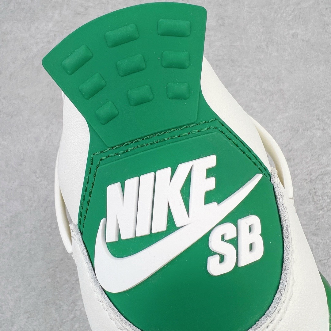 图片[11]-＃KZ神版 NK SB x Air Jordan AJ4 联名绿松石 白绿 DR5415-103 重点区分市面 唯一正确细节 后跟饰片中心位置有合模线 超弹硅胶材质 内层不织布补强 补强为硅胶提供更强耐久性 避免断裂 独家外贸特供尺码含 45.5 49.5 50.5 国内外口碑最好最推荐的产品 市场中端王者 亲自操刀耗时半年巨作 全套原纸板楦头开发 确保原汁原味 完美呈现四代版型 一比一鞋头弧度高度鞋身弧度 此版本只针对中端市场 皮料材质有所更替 其他数据细节工艺流程均保持一致 绝不口嗨 细节品控鞋型随意秒杀市面3XX 4XX 原厂TPU网格鞋带扣 正确内里网布 菱角分明不变形无多余毛边 柔软性质感一致于原鞋 市场唯一原厂鞋扣模具 背面可见隐藏注塑口 原厂织唛标 原厂飞人电绣工艺 尾指中部跳三针 独家绑鞋带手法 印刷中底布 四线拉帮 米色美纹纸贴合固定 进口港宝加持 后跟自然饱满 全鞋荧光划线卡点 追求极致完美 每一双都是工艺品 多重QC质检 超越公司货的品控标准 实实在在的免检产品 尺码：40 40.5 41 42 42.5 43 44 44.5 45 45.5 46 47.5 48.5 49.5 50.5-选品中心