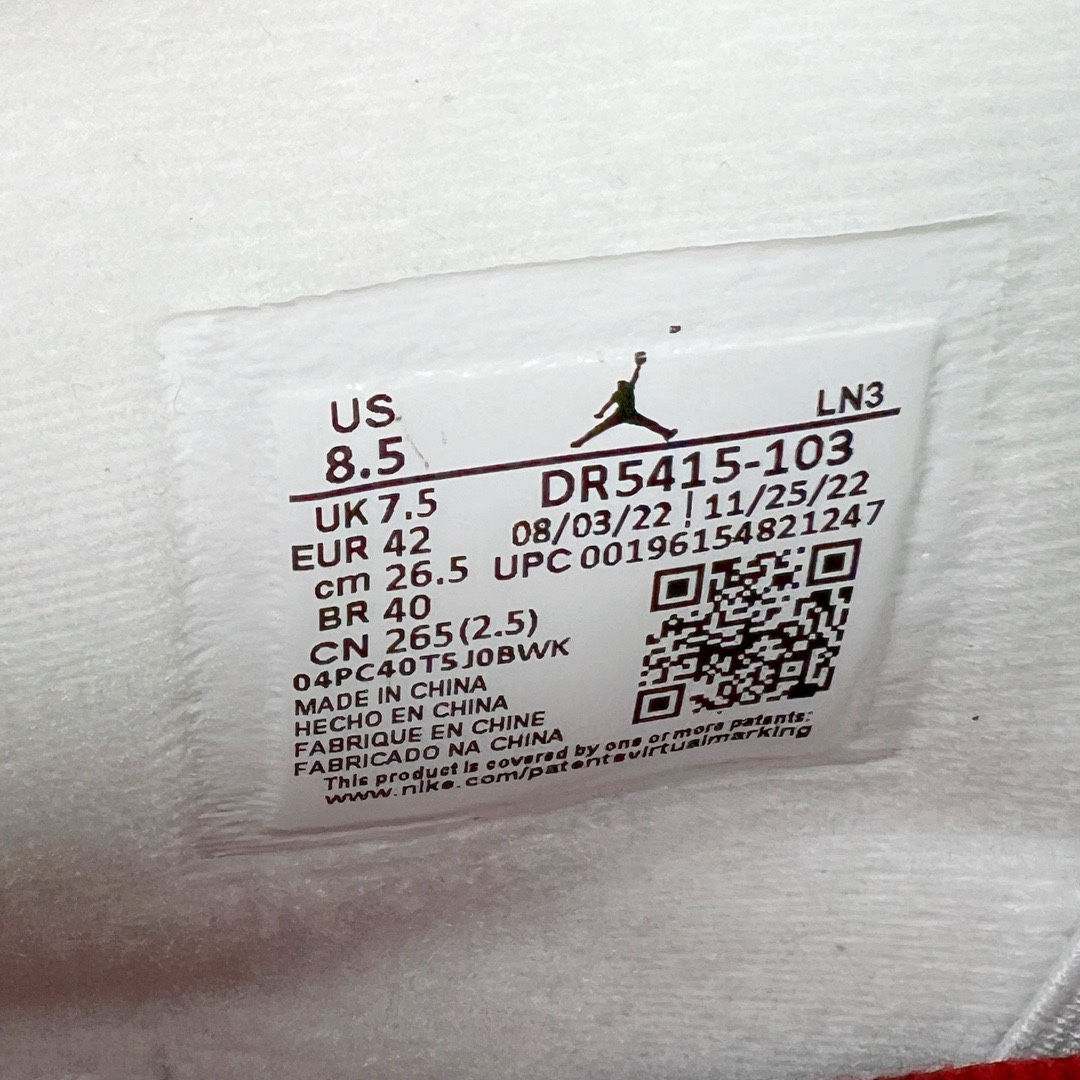 图片[18]-＃KZ神版 NK SB x Air Jordan AJ4 联名绿松石 白绿 DR5415-103 重点区分市面 唯一正确细节 后跟饰片中心位置有合模线 超弹硅胶材质 内层不织布补强 补强为硅胶提供更强耐久性 避免断裂 独家外贸特供尺码含 45.5 49.5 50.5 国内外口碑最好最推荐的产品 市场中端王者 亲自操刀耗时半年巨作 全套原纸板楦头开发 确保原汁原味 完美呈现四代版型 一比一鞋头弧度高度鞋身弧度 此版本只针对中端市场 皮料材质有所更替 其他数据细节工艺流程均保持一致 绝不口嗨 细节品控鞋型随意秒杀市面3XX 4XX 原厂TPU网格鞋带扣 正确内里网布 菱角分明不变形无多余毛边 柔软性质感一致于原鞋 市场唯一原厂鞋扣模具 背面可见隐藏注塑口 原厂织唛标 原厂飞人电绣工艺 尾指中部跳三针 独家绑鞋带手法 印刷中底布 四线拉帮 米色美纹纸贴合固定 进口港宝加持 后跟自然饱满 全鞋荧光划线卡点 追求极致完美 每一双都是工艺品 多重QC质检 超越公司货的品控标准 实实在在的免检产品 尺码：40 40.5 41 42 42.5 43 44 44.5 45 45.5 46 47.5 48.5 49.5 50.5-选品中心