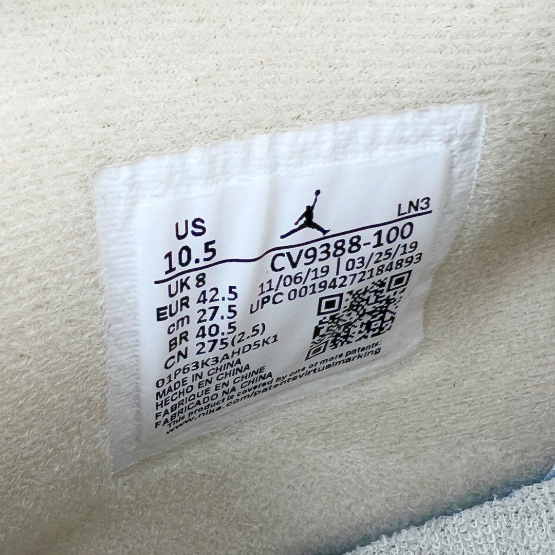图片[16]-＃KZ神版 Off-White™ x Air Jordan AJ4 Retro\\\”Cream/Sail\\\” OW联名白帆 CV9388-100 独家外贸特供尺码含 45.5 49.5 50.5 国内外口碑最好最推荐的产品 市场中端王者 亲自操刀耗时半年巨作 全套原纸板楦头开发 确保原汁原味 完美呈现四代版型 一比一鞋头弧度高度鞋身弧度 此版本只针对中端市场 皮料材质有所更替 其他数据细节工艺流程均保持一致 绝不口嗨 细节品控鞋型随意秒杀市面3XX 4XX 原厂TPU网格鞋带扣 正确内里网布 菱角分明不变形无多余毛边 柔软性质感一致于原鞋 市场唯一原厂鞋扣模具 背面可见隐藏注塑口 原厂织唛标 原厂飞人电绣工艺 尾指中部跳三针 独家绑鞋带手法 印刷中底布 四线拉帮 米色美纹纸贴合固定 进口港宝加持 后跟自然饱满 全鞋荧光划线卡点 追求极致完美 每一双都是工艺品 多重QC质检 超越公司货的品控标准 实实在在的免检产品 尺码：40 40.5 41 42 42.5 43 44 44.5 45 45.5 46 47.5 48.5 49.5 50.5-选品中心