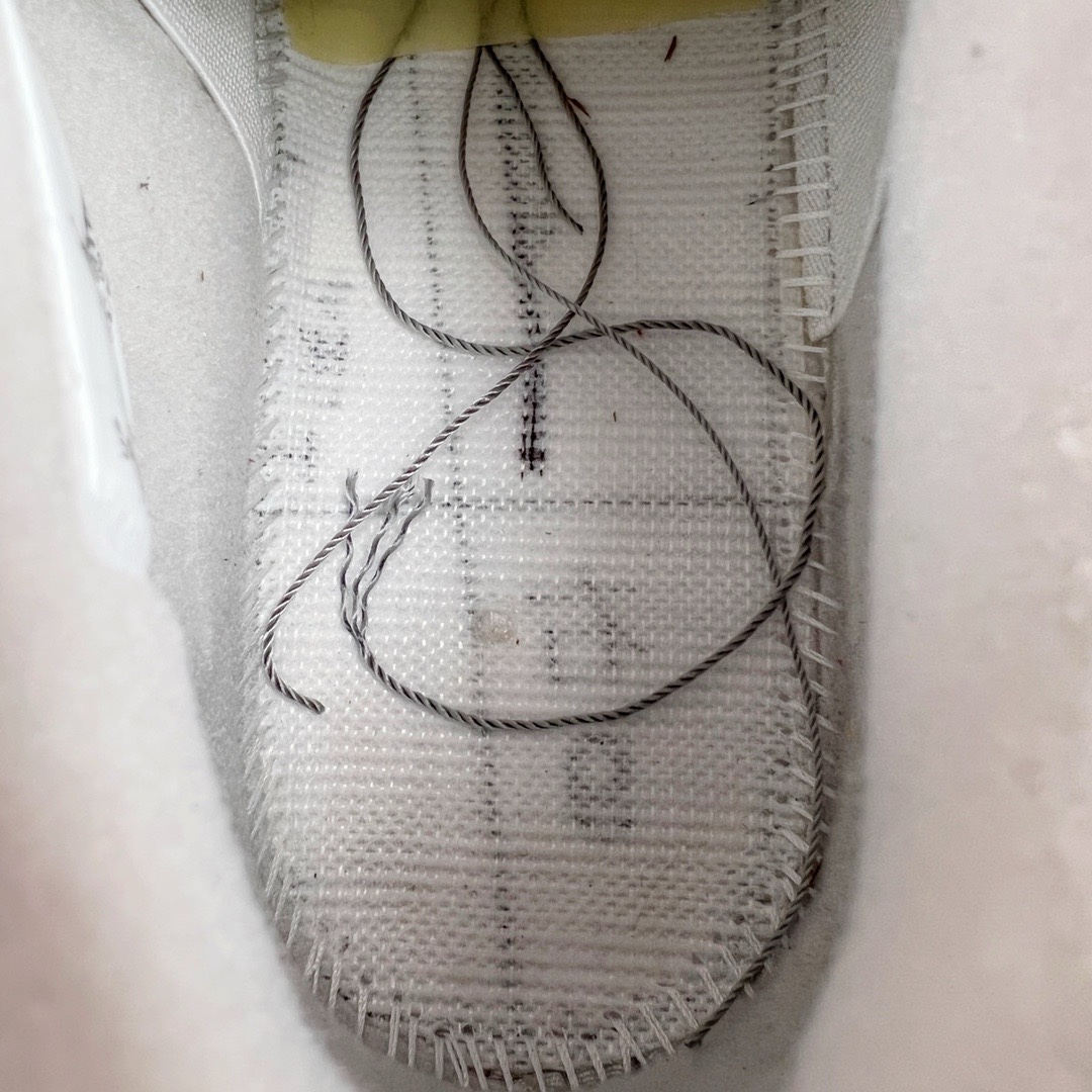 图片[17]-＃KZ神版福利回馈 Air Jordan AJ4 Retro 红蓝鸳鸯 CI1184-146 独家外贸特供尺码含 45.5 49.5 50.5 国内外口碑最好最推荐的产品 市场中端王者 亲自操刀耗时半年巨作 全套原纸板楦头开发 确保原汁原味 完美呈现四代版型 一比一鞋头弧度高度鞋身弧度 此版本只针对中端市场 皮料材质有所更替 其他数据细节工艺流程均保持一致 绝不口嗨 细节品控鞋型随意秒杀市面3XX 4XX 原厂TPU网格鞋带扣 正确内里网布 菱角分明不变形无多余毛边 柔软性质感一致于原鞋 市场唯一原厂鞋扣模具 背面可见隐藏注塑口 原厂织唛标 原厂飞人电绣工艺 尾指中部跳三针 独家绑鞋带手法 印刷中底布 四线拉帮 米色美纹纸贴合固定 进口港宝加持 后跟自然饱满 全鞋荧光划线卡点 追求极致完美 每一双都是工艺品 多重QC质检 超越公司货的品控标准 实实在在的免检产品 尺码：40 40.5 41 42 42.5 43 44 44.5 45 45.5 46 47.5 48.5 49.5 50.5-选品中心