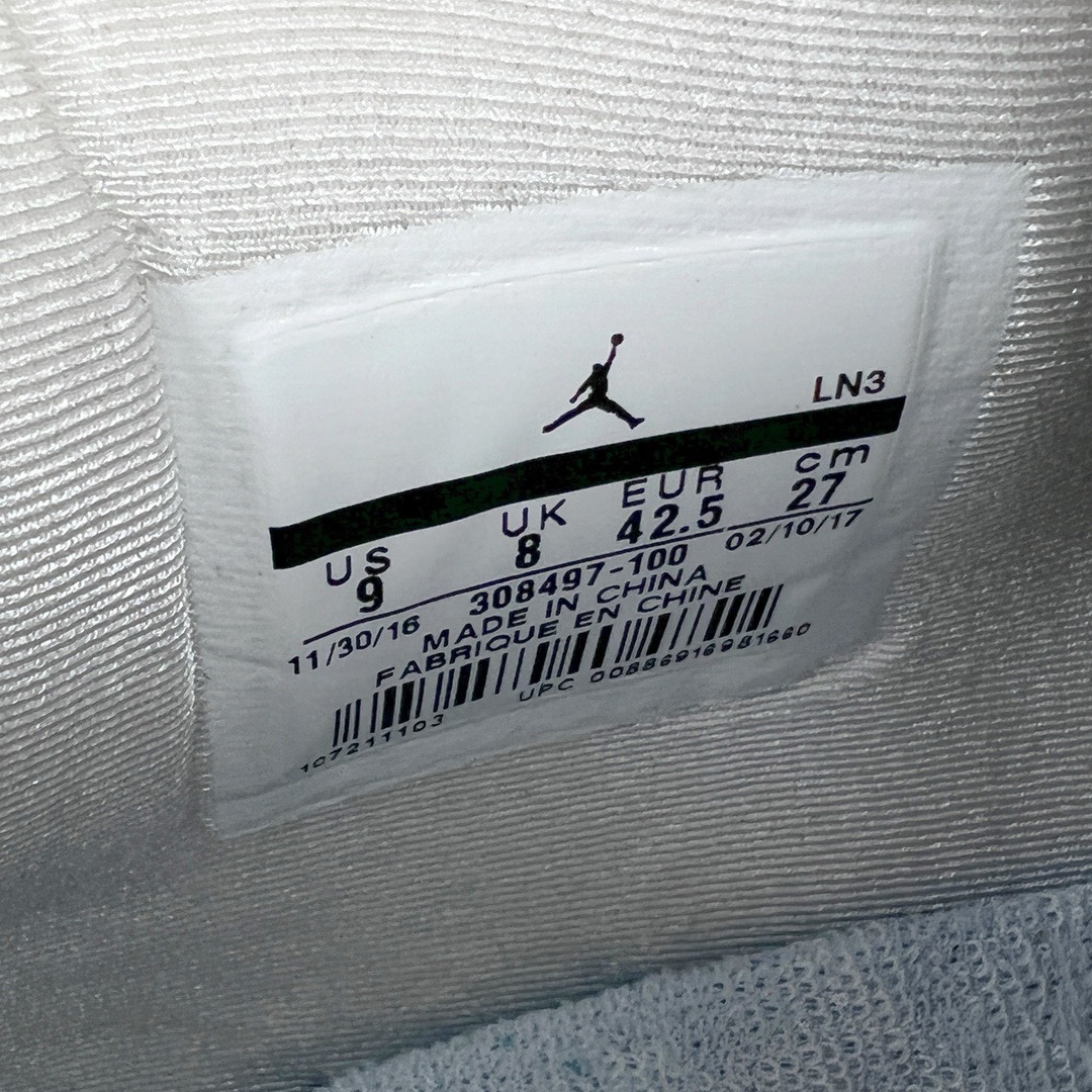 图片[18]-＃KZ神版福利回馈 Air Jordan AJ4 Retro 纯白/白猫 308497-100 独家外贸特供尺码含 45.5 49.5 50.5 国内外口碑最好最推荐的产品 市场中端王者 亲自操刀耗时半年巨作 全套原纸板楦头开发 确保原汁原味 完美呈现四代版型 一比一鞋头弧度高度鞋身弧度 此版本只针对中端市场 皮料材质有所更替 其他数据细节工艺流程均保持一致 绝不口嗨 细节品控鞋型随意秒杀市面3XX 4XX 原厂TPU网格鞋带扣 正确内里网布 菱角分明不变形无多余毛边 柔软性质感一致于原鞋 市场唯一原厂鞋扣模具 背面可见隐藏注塑口 原厂织唛标 原厂飞人电绣工艺 尾指中部跳三针 独家绑鞋带手法 印刷中底布 四线拉帮 米色美纹纸贴合固定 进口港宝加持 后跟自然饱满 全鞋荧光划线卡点 追求极致完美 每一双都是工艺品 多重QC质检 超越公司货的品控标准 实实在在的免检产品 尺码：40 40.5 41 42 42.5 43 44 44.5 45 45.5 46 47.5 48.5 49.5 50.5-选品中心