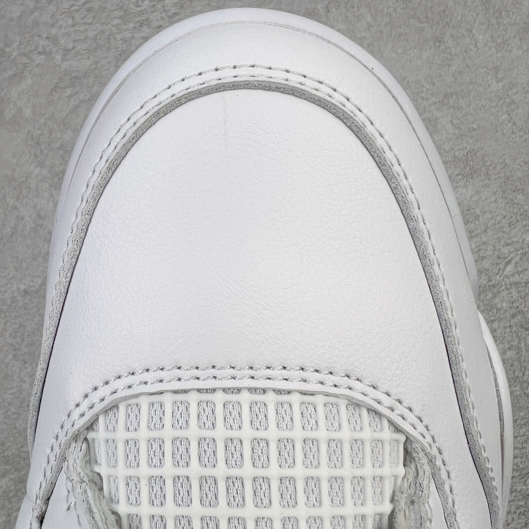 图片[13]-＃KZ神版福利回馈 Air Jordan AJ4 Retro 纯白/白猫 308497-100 独家外贸特供尺码含 45.5 49.5 50.5 国内外口碑最好最推荐的产品 市场中端王者 亲自操刀耗时半年巨作 全套原纸板楦头开发 确保原汁原味 完美呈现四代版型 一比一鞋头弧度高度鞋身弧度 此版本只针对中端市场 皮料材质有所更替 其他数据细节工艺流程均保持一致 绝不口嗨 细节品控鞋型随意秒杀市面3XX 4XX 原厂TPU网格鞋带扣 正确内里网布 菱角分明不变形无多余毛边 柔软性质感一致于原鞋 市场唯一原厂鞋扣模具 背面可见隐藏注塑口 原厂织唛标 原厂飞人电绣工艺 尾指中部跳三针 独家绑鞋带手法 印刷中底布 四线拉帮 米色美纹纸贴合固定 进口港宝加持 后跟自然饱满 全鞋荧光划线卡点 追求极致完美 每一双都是工艺品 多重QC质检 超越公司货的品控标准 实实在在的免检产品 尺码：40 40.5 41 42 42.5 43 44 44.5 45 45.5 46 47.5 48.5 49.5 50.5-选品中心