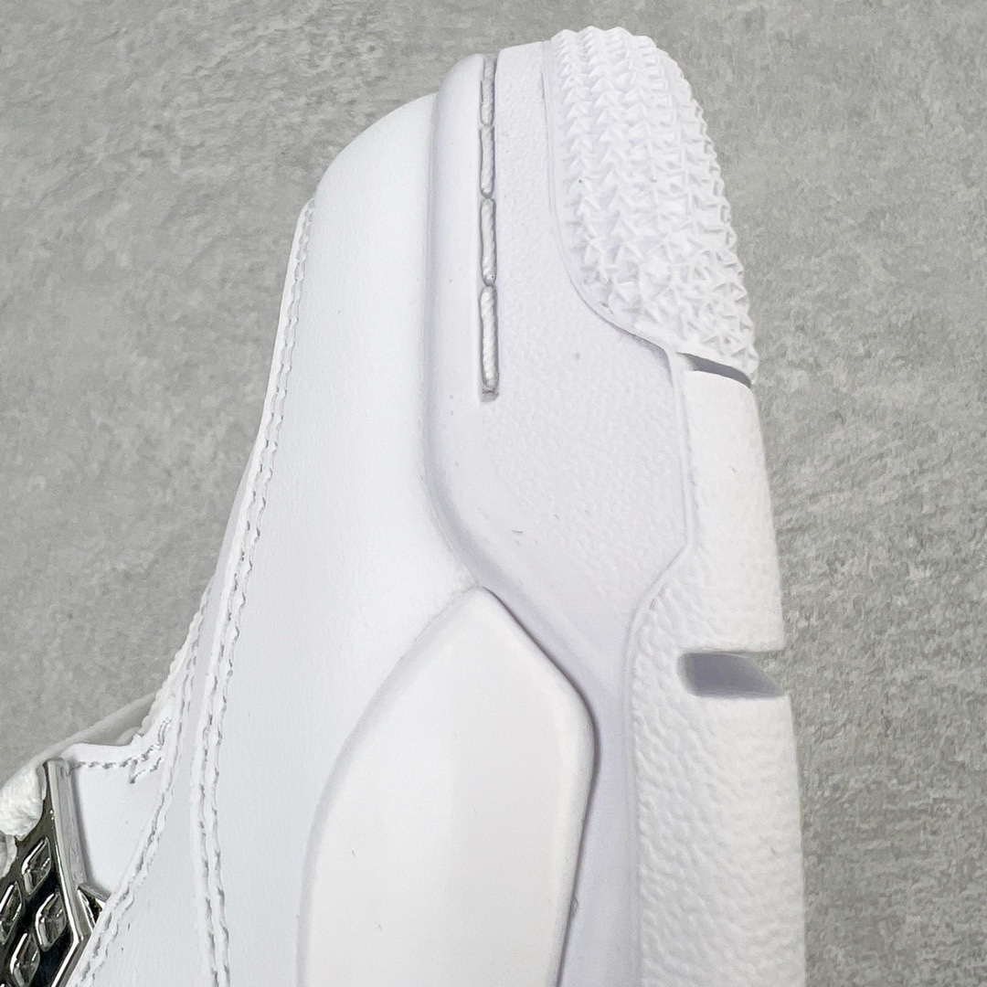 图片[15]-＃KZ神版福利回馈 Air Jordan AJ4 Retro 纯白/白猫 308497-100 独家外贸特供尺码含 45.5 49.5 50.5 国内外口碑最好最推荐的产品 市场中端王者 亲自操刀耗时半年巨作 全套原纸板楦头开发 确保原汁原味 完美呈现四代版型 一比一鞋头弧度高度鞋身弧度 此版本只针对中端市场 皮料材质有所更替 其他数据细节工艺流程均保持一致 绝不口嗨 细节品控鞋型随意秒杀市面3XX 4XX 原厂TPU网格鞋带扣 正确内里网布 菱角分明不变形无多余毛边 柔软性质感一致于原鞋 市场唯一原厂鞋扣模具 背面可见隐藏注塑口 原厂织唛标 原厂飞人电绣工艺 尾指中部跳三针 独家绑鞋带手法 印刷中底布 四线拉帮 米色美纹纸贴合固定 进口港宝加持 后跟自然饱满 全鞋荧光划线卡点 追求极致完美 每一双都是工艺品 多重QC质检 超越公司货的品控标准 实实在在的免检产品 尺码：40 40.5 41 42 42.5 43 44 44.5 45 45.5 46 47.5 48.5 49.5 50.5-选品中心